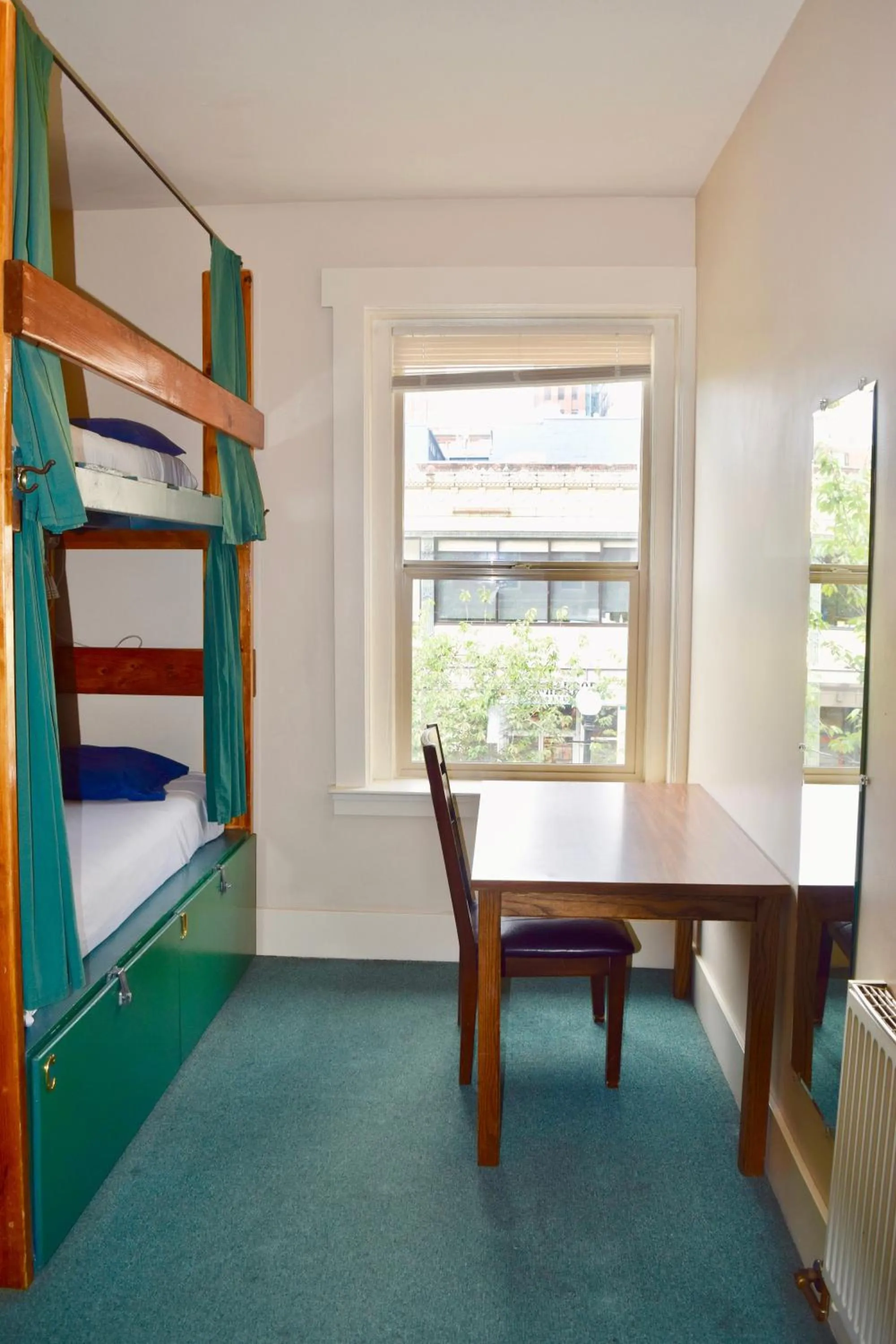 Seating area in Green Tortoise Hostel Seattle