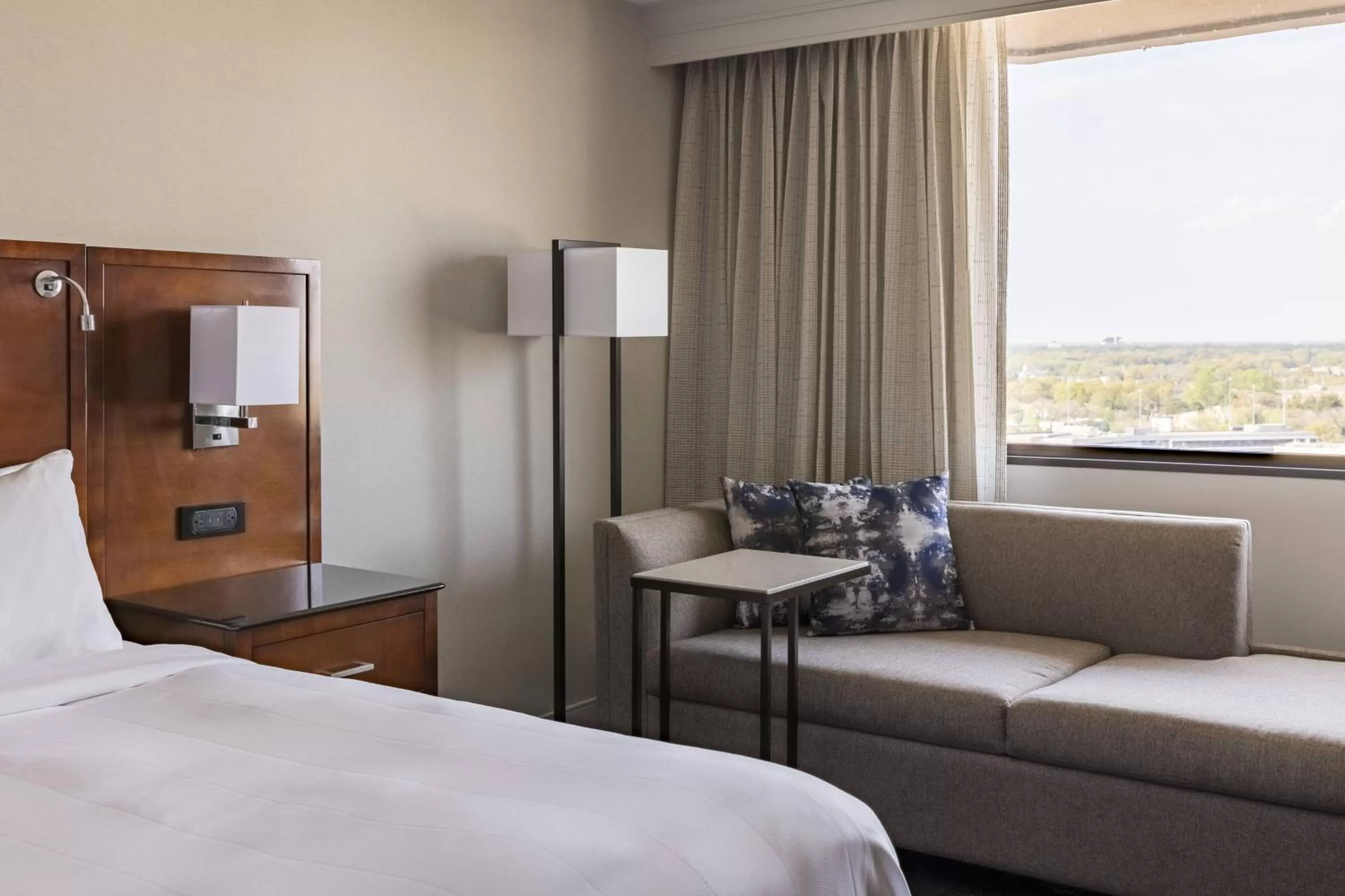 Photo of the whole room, Bed in Richmond Marriott