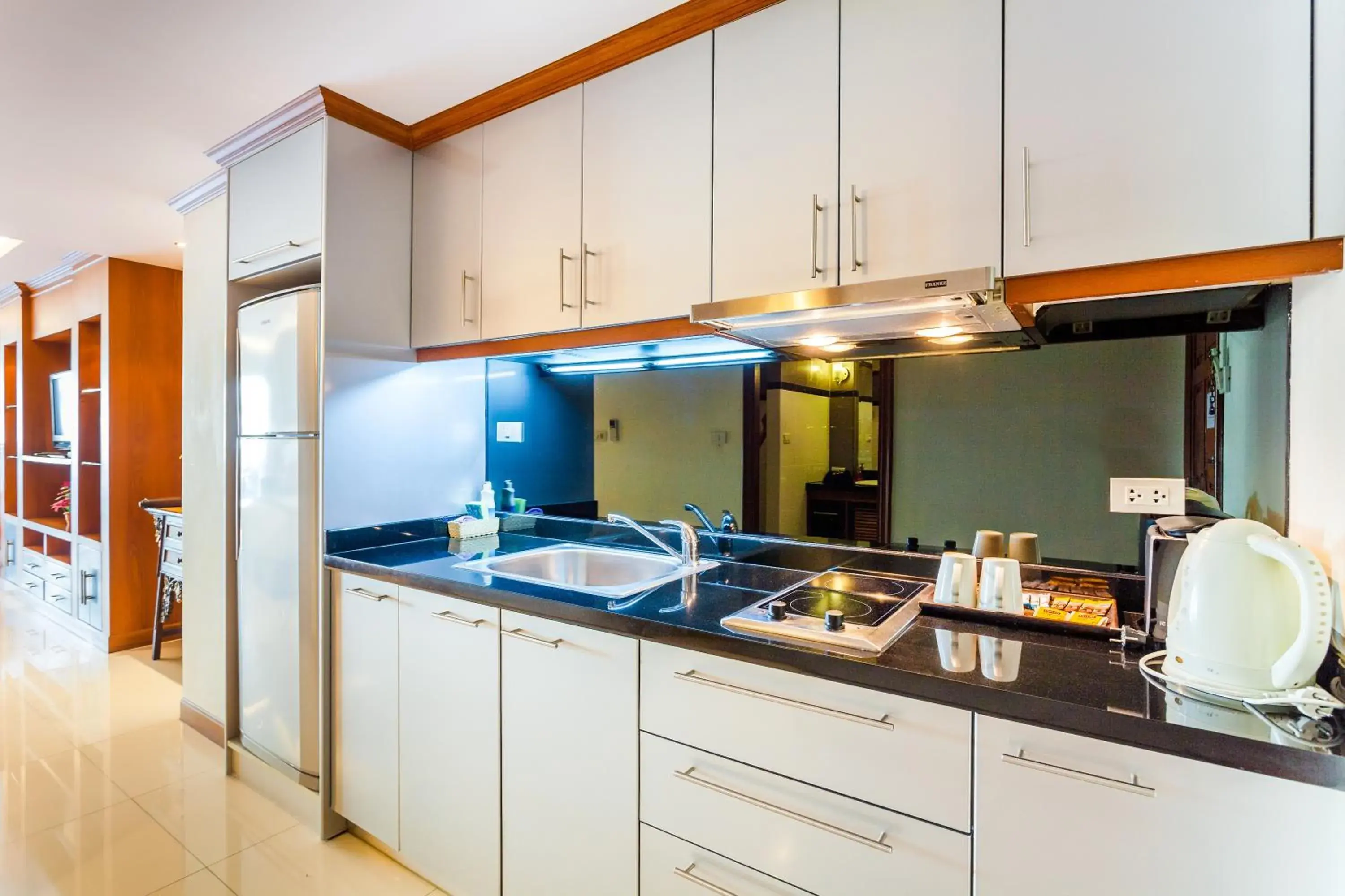 Kitchen or kitchenette, Kitchen/Kitchenette in Tara Court Hotel