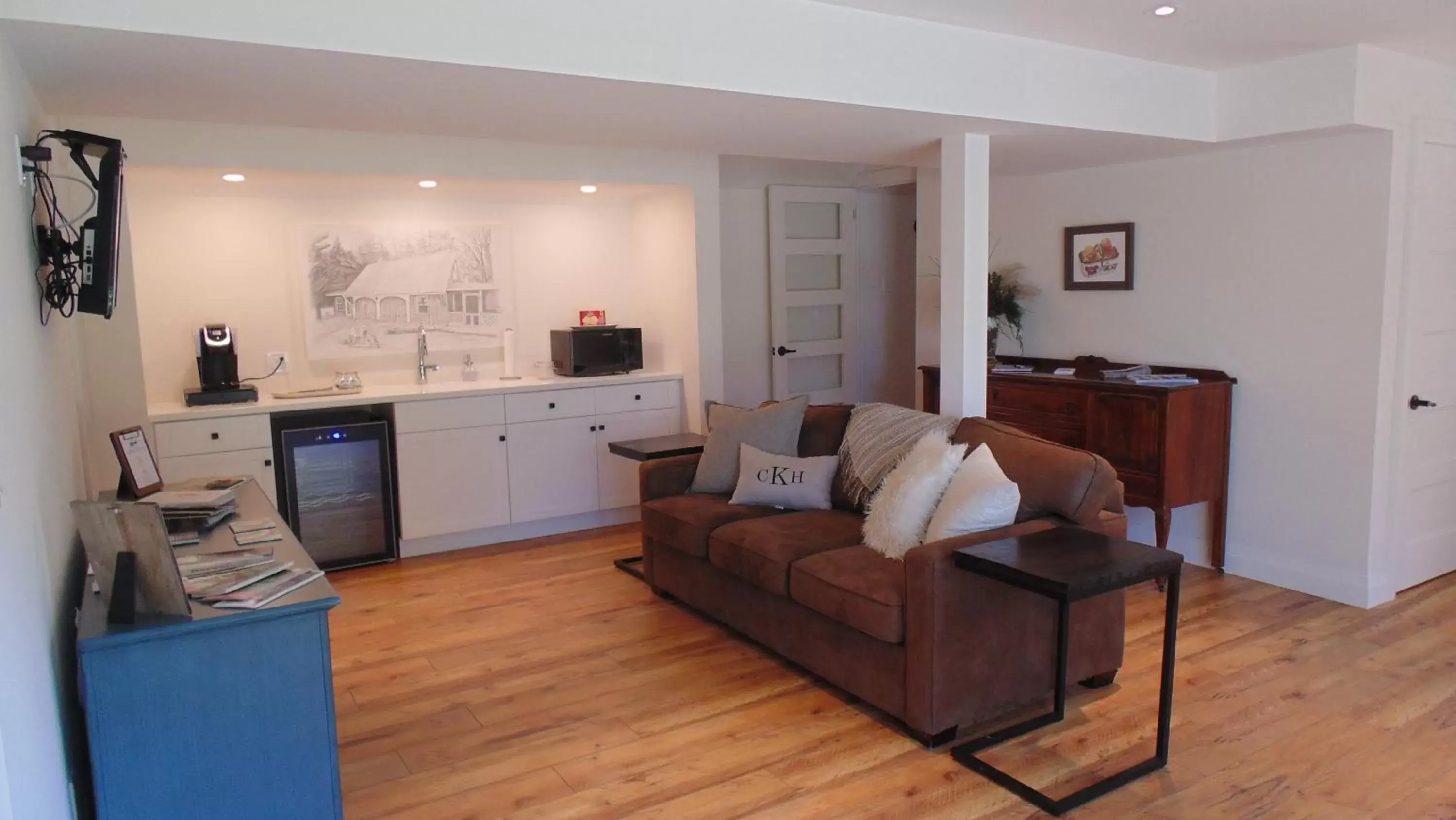 Kitchen or kitchenette, Seating Area in Carriage House On Kent