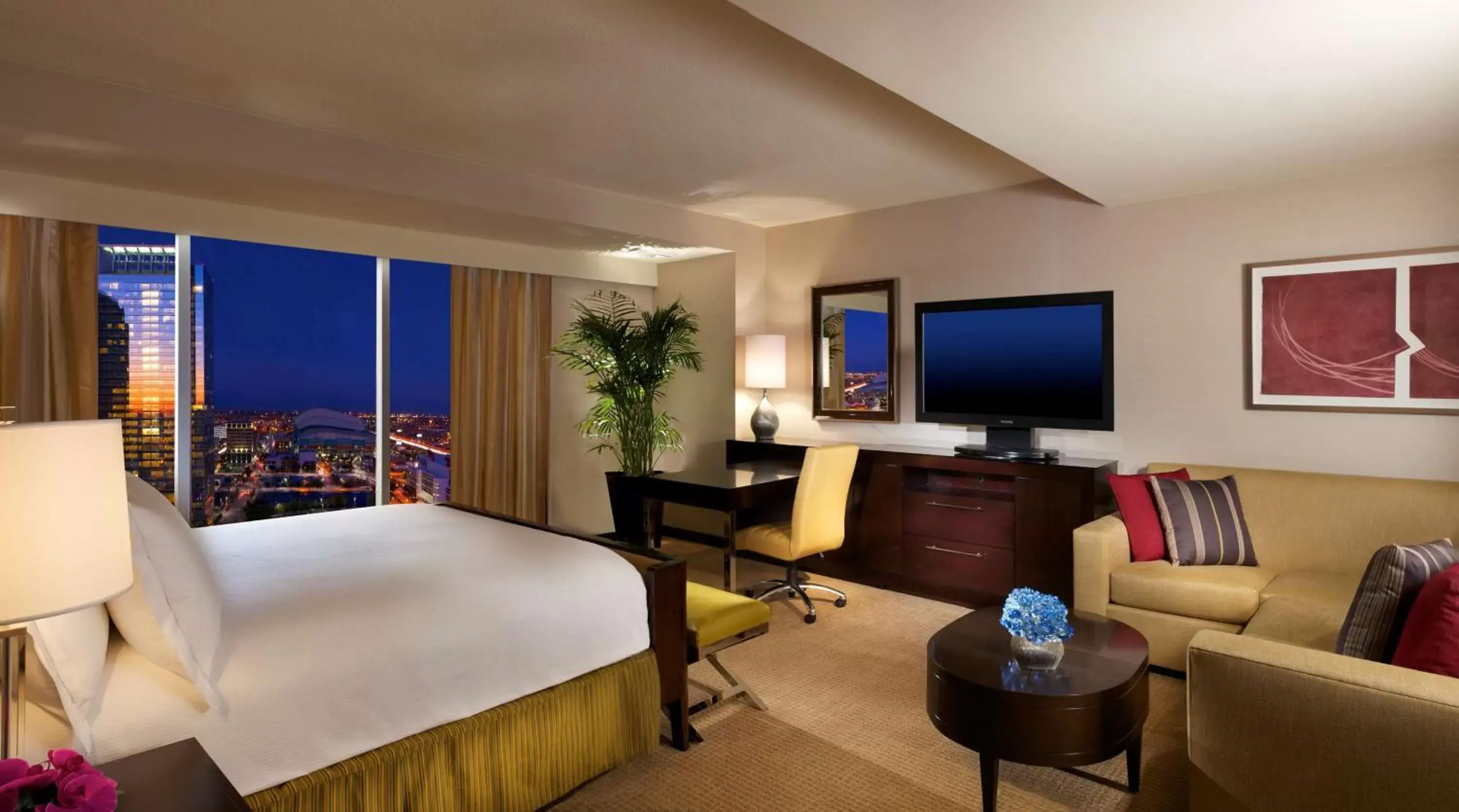 Bedroom in Hilton Americas- Houston