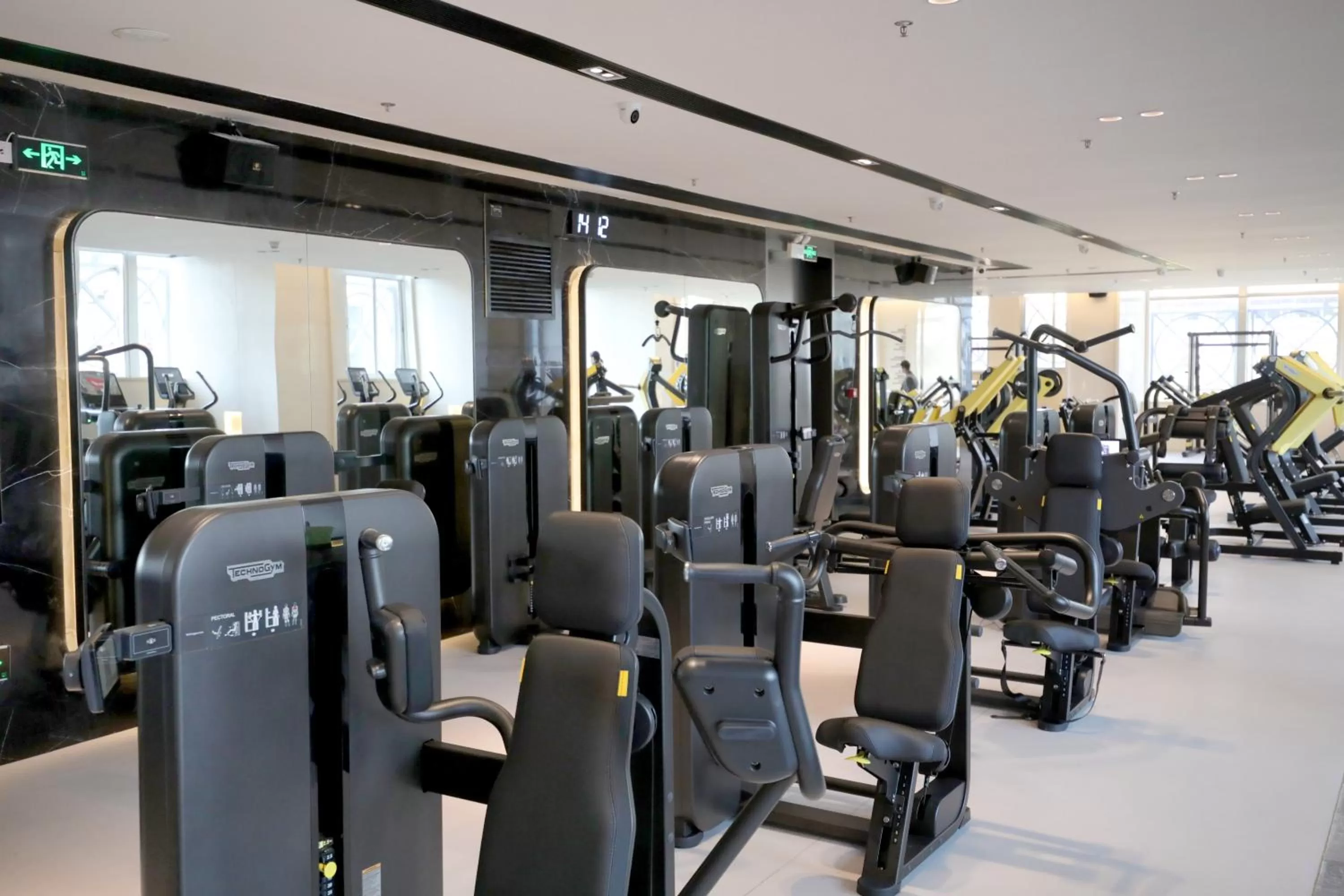 Fitness centre/facilities in Crowne Plaza Shenzhen Futian, Near to Shenzhen Convention&Exhibition Centre, Shenzhen Stock Exchange and Shenzhen Civic Center, Outdoor Heated Pool