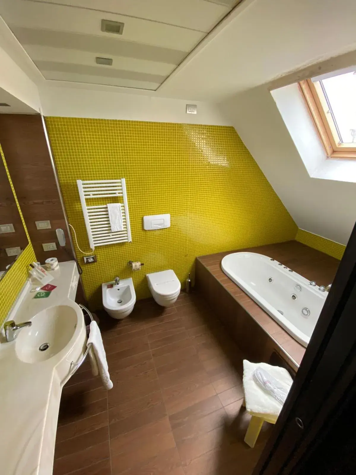 Photo of the whole room, Bathroom in E' Hotel