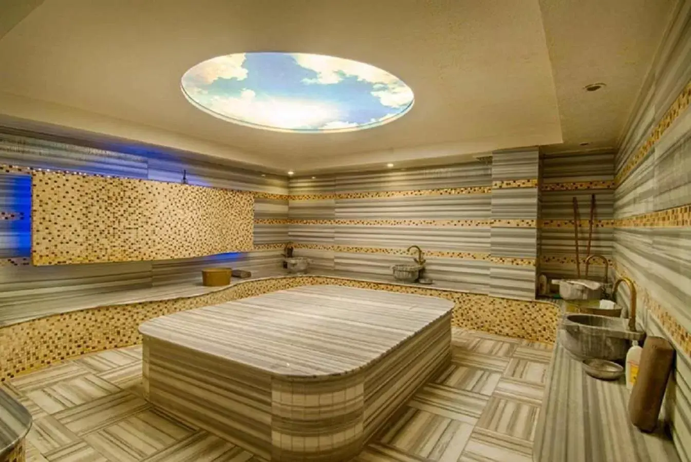 Public Bath in Ocean Blue High Class Hotel & SPA