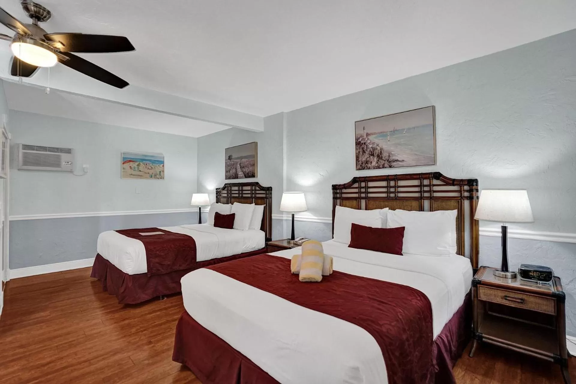 Bed in The Worthington Resorts - Clothing Optional - Men Only - Solo hombres