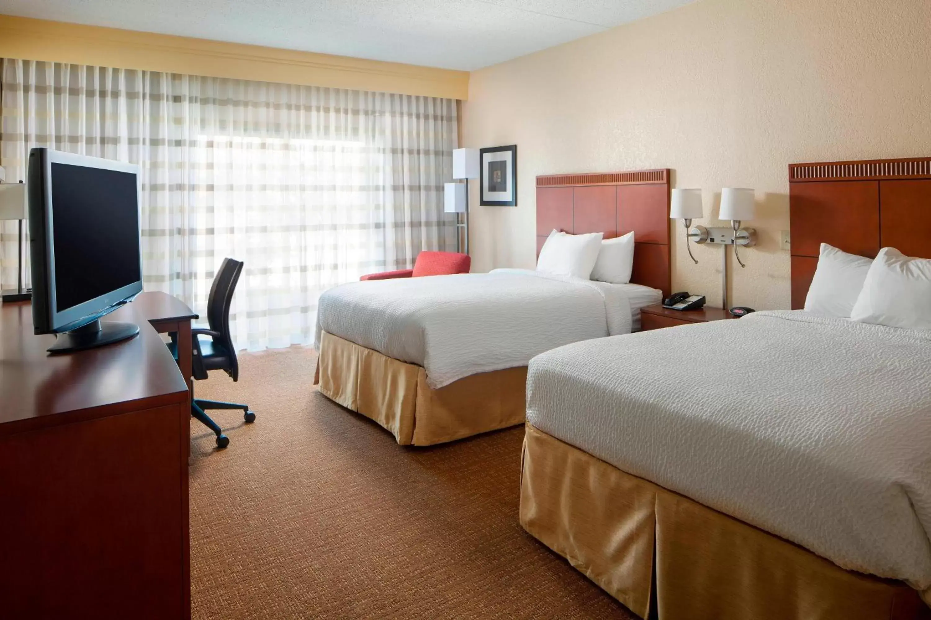 Photo of the whole room, Bed in Courtyard by Marriott Little Rock West