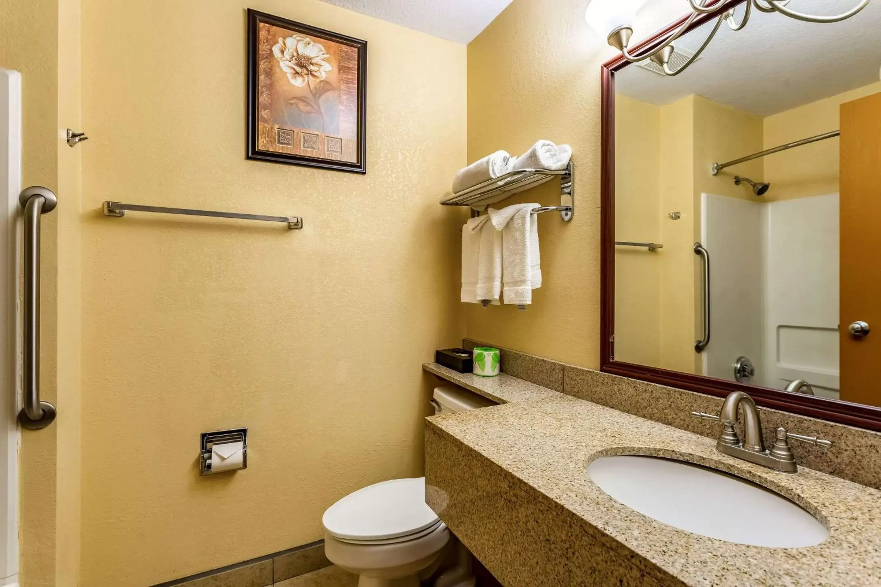 Photo of the whole room, Bathroom in Quality Inn Los Lunas