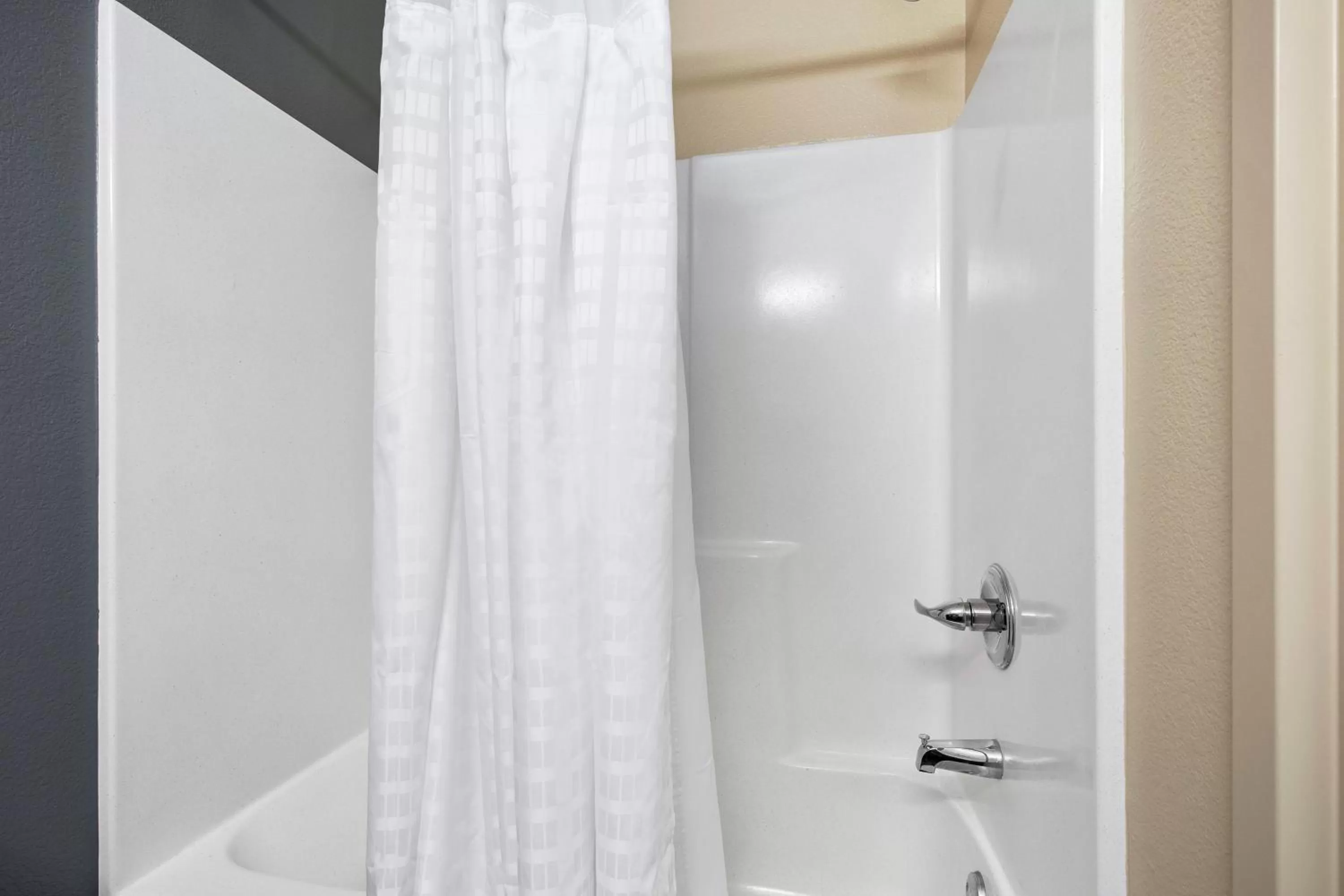Bathroom in Extended Stay America Suites - San Ramon - Bishop Ranch - East
