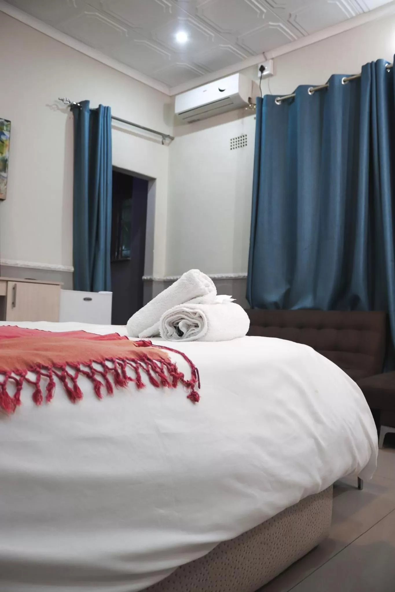 Bed in Gold Crown International Hotel Johannesburg