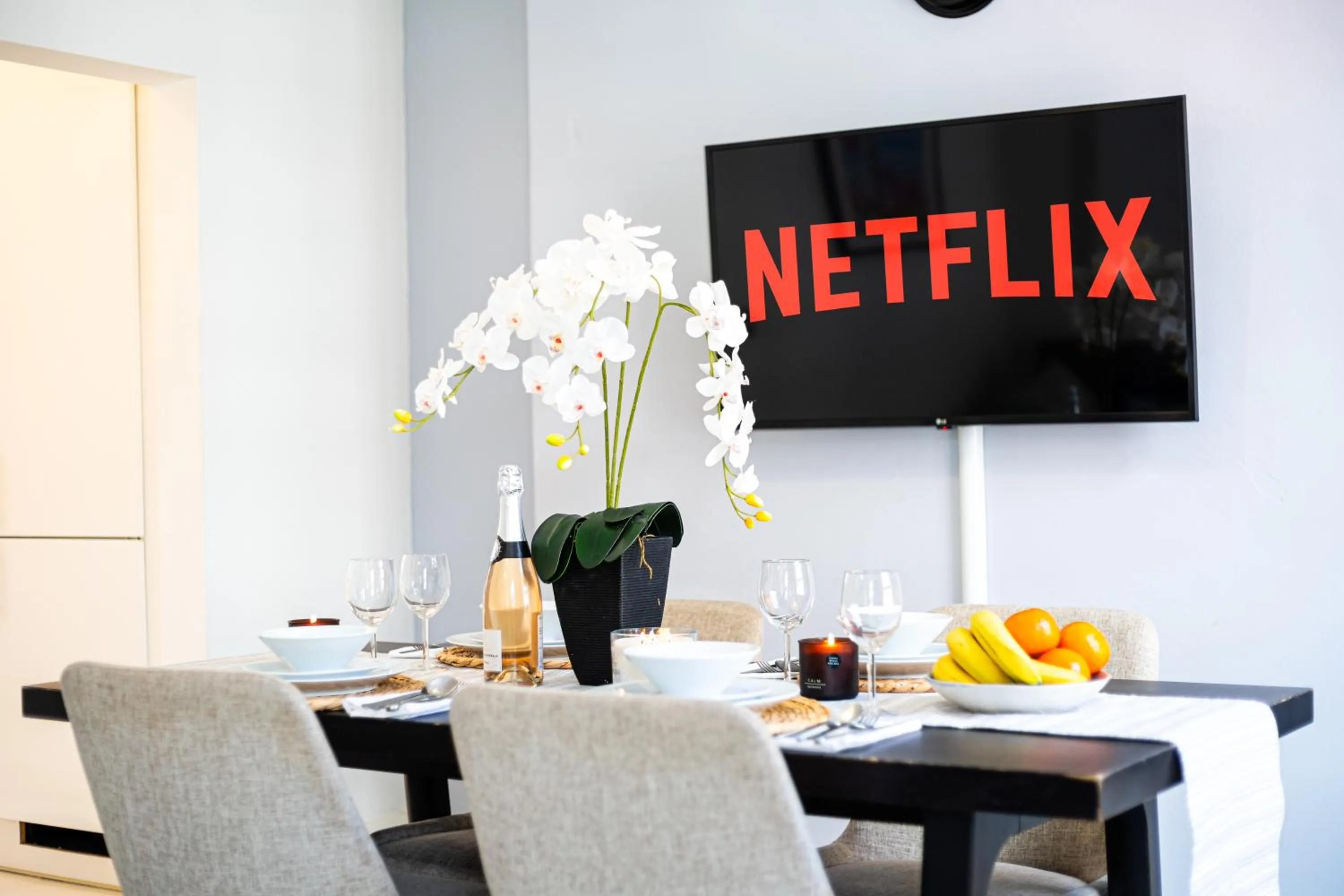 TV and multimedia, Restaurant/Places to Eat in Bond Street Serviced Apartment