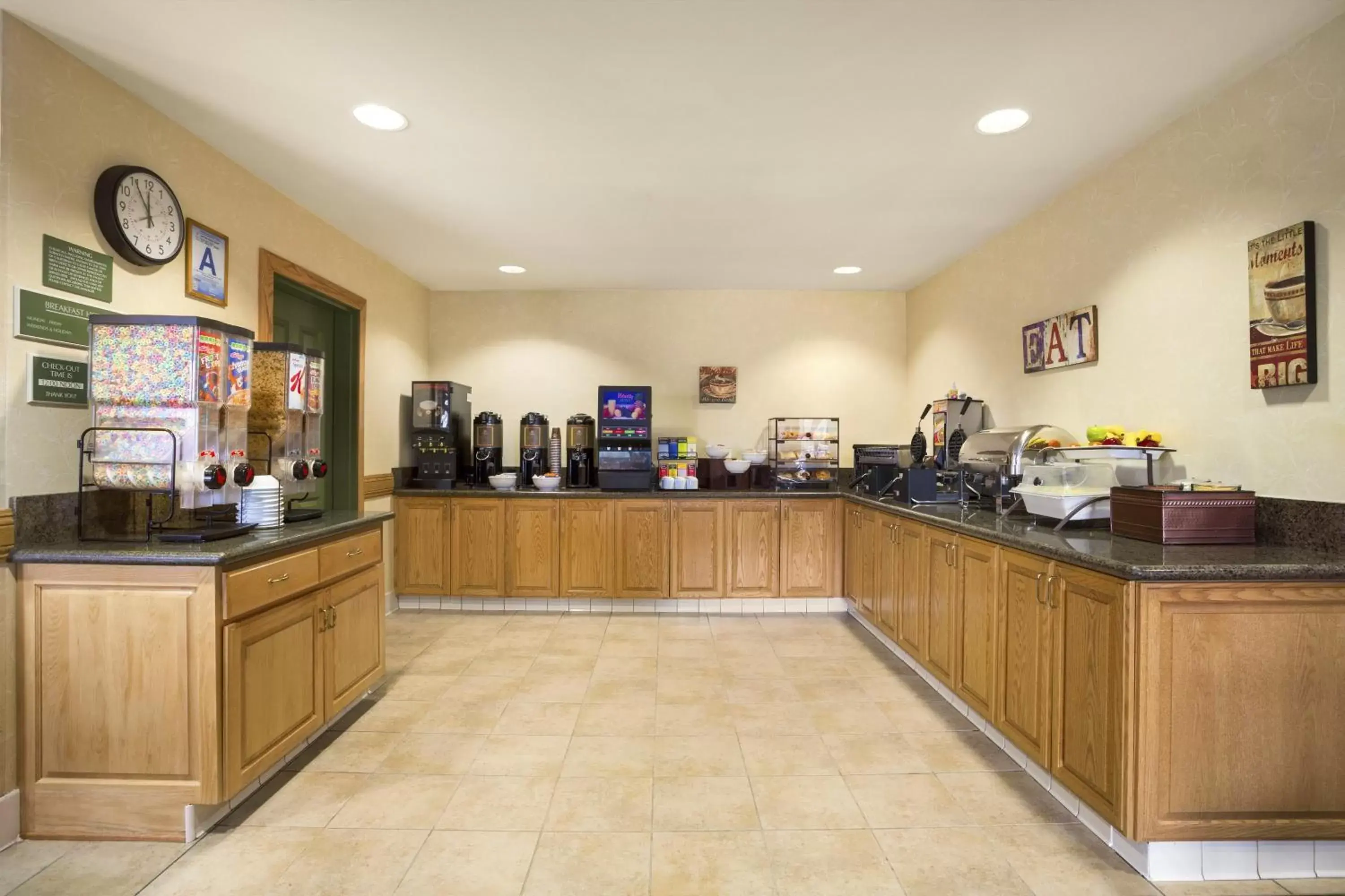 Continental breakfast in Holiday Inn & Suites - Barstow, an IHG Hotel