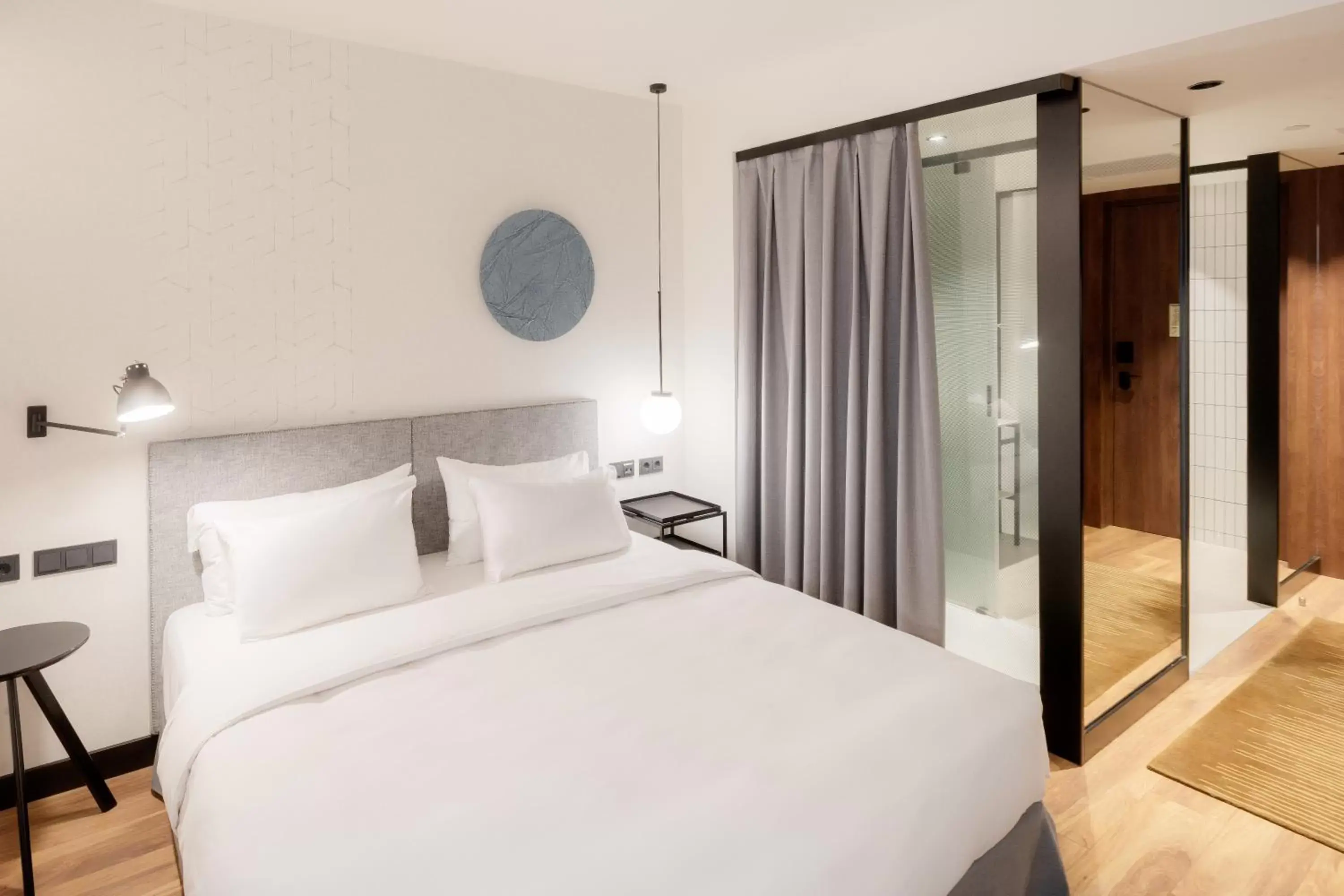 Photo of the whole room, Bed in Radisson Blu 1882 Hotel, Barcelona Sagrada Familia