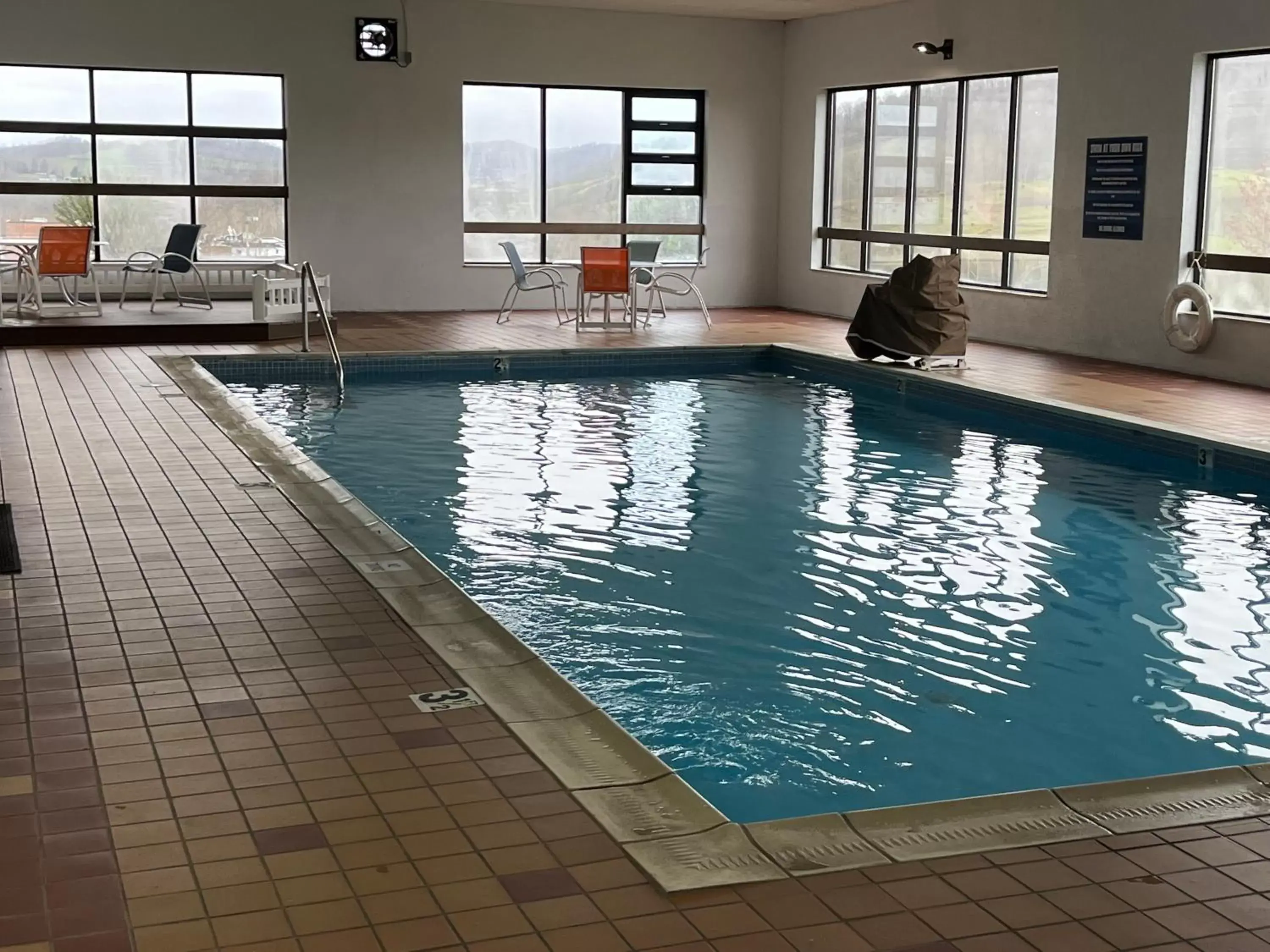 Pool view, Swimming Pool in Days Inn & Suites by Wyndham Sutton Flatwoods