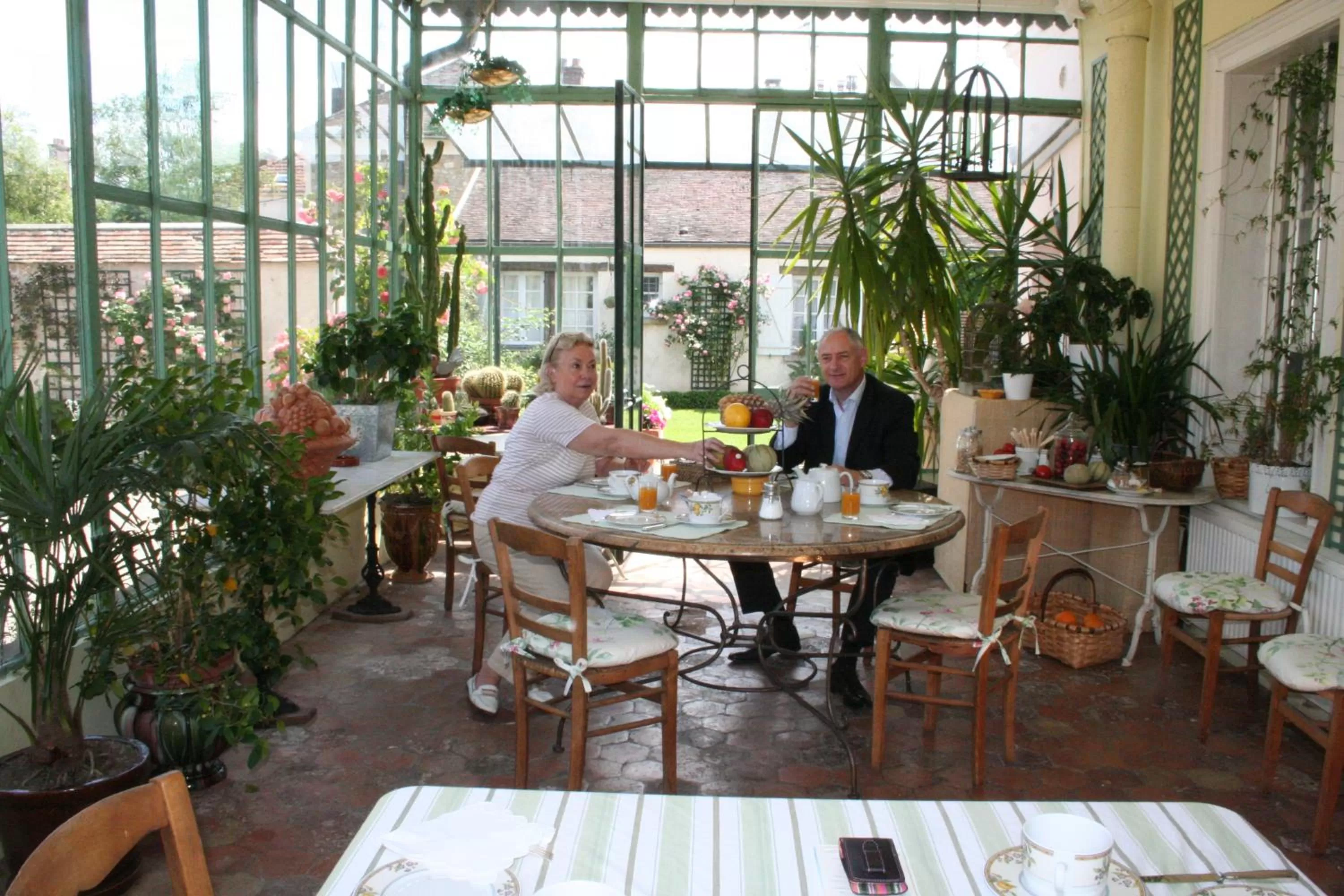 Food and drinks in Clos Saint Nicolas