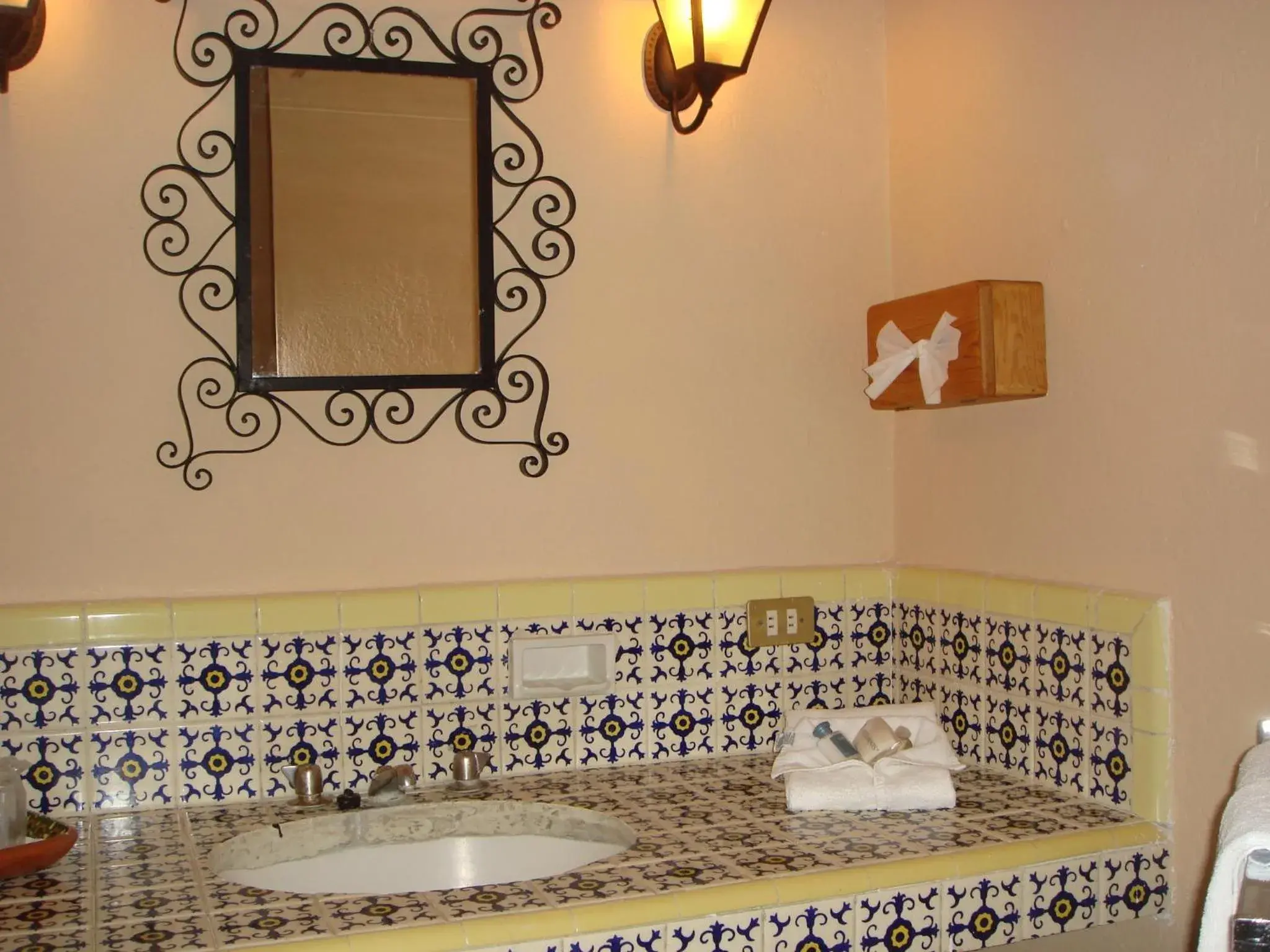 Bathroom in Rancho Hotel Atascadero
