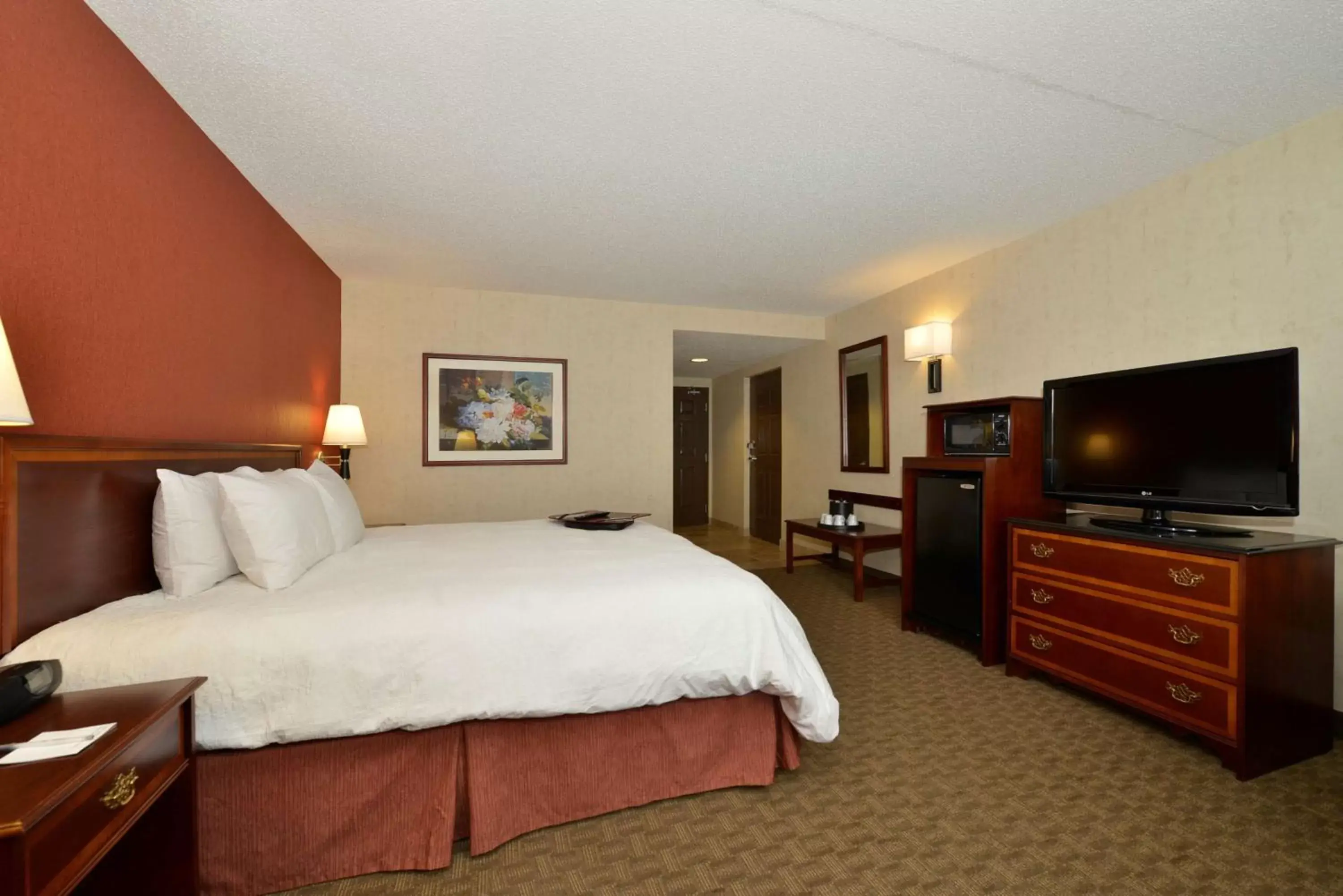 Bed in Hampton Inn East Aurora