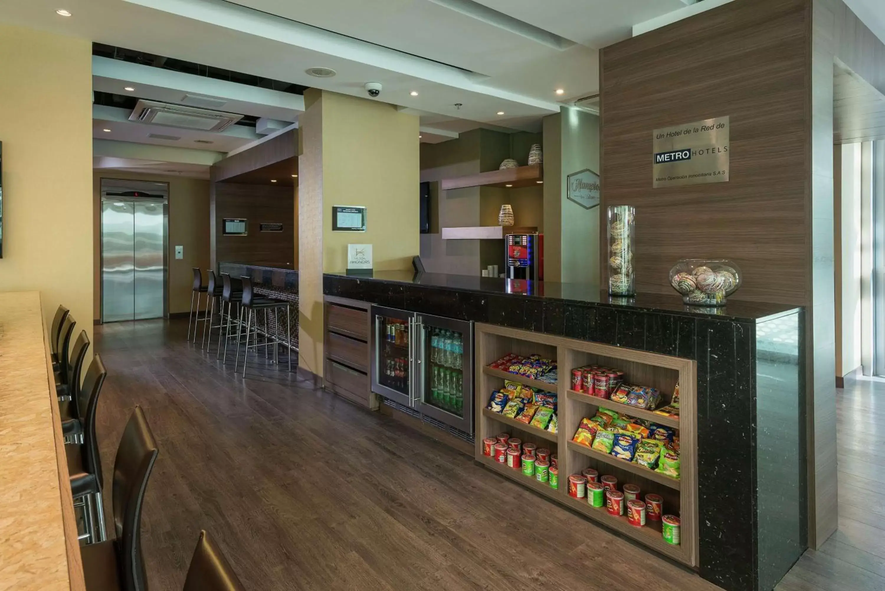 Restaurant/places to eat, Lobby/Reception in Hampton by Hilton Barranquilla