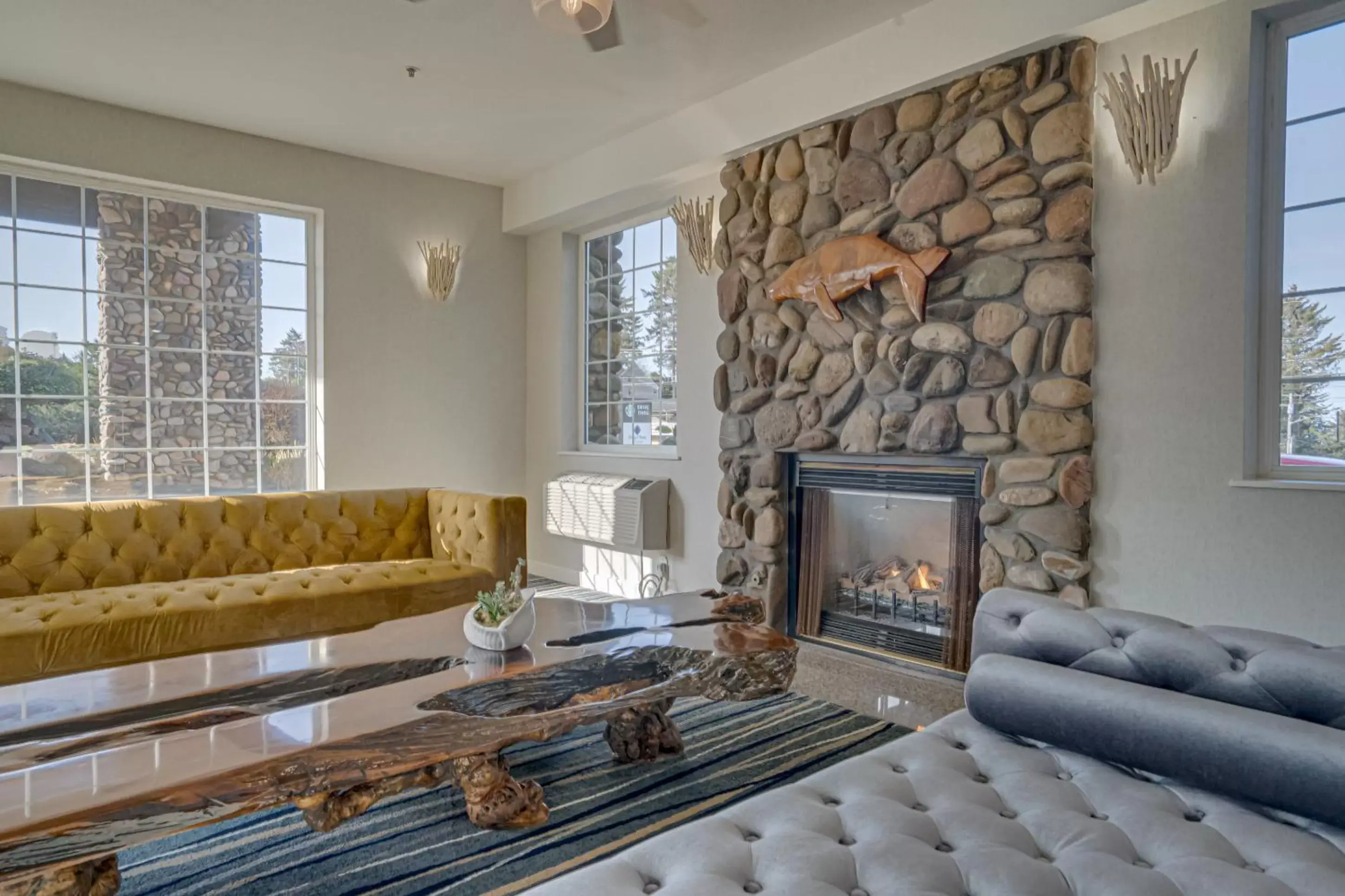 Seating Area in The Ashley Inn & Suites