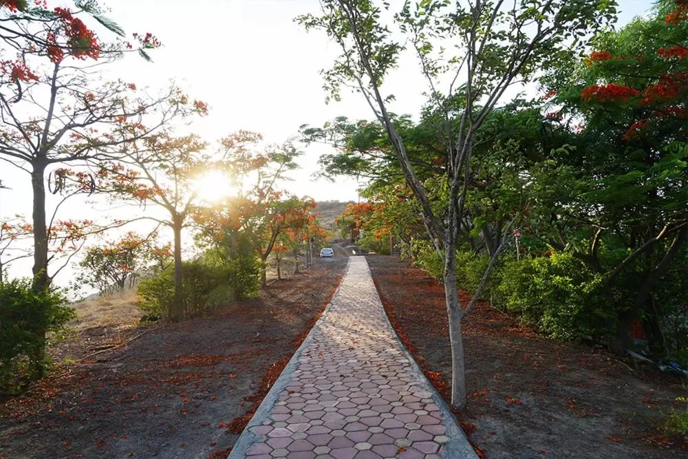 Garden in Vedi Farm A Mountain Resort