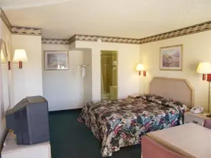 Photo of the whole room, Bed in El Dorado Inn Suites - Nogales