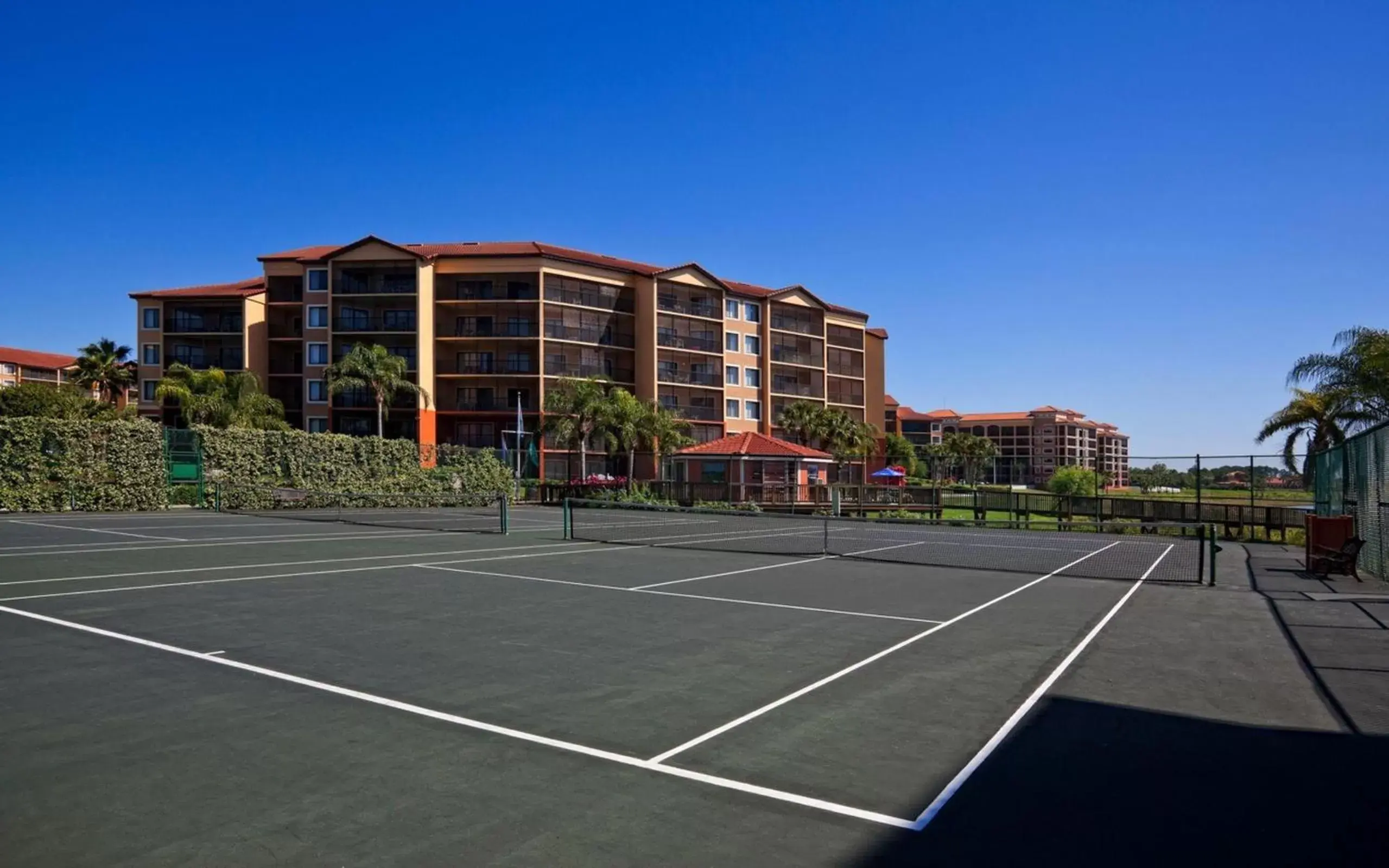 Tennis/Squash in STUNNING CONDO NEAR UNIVERSAL STUDIOS