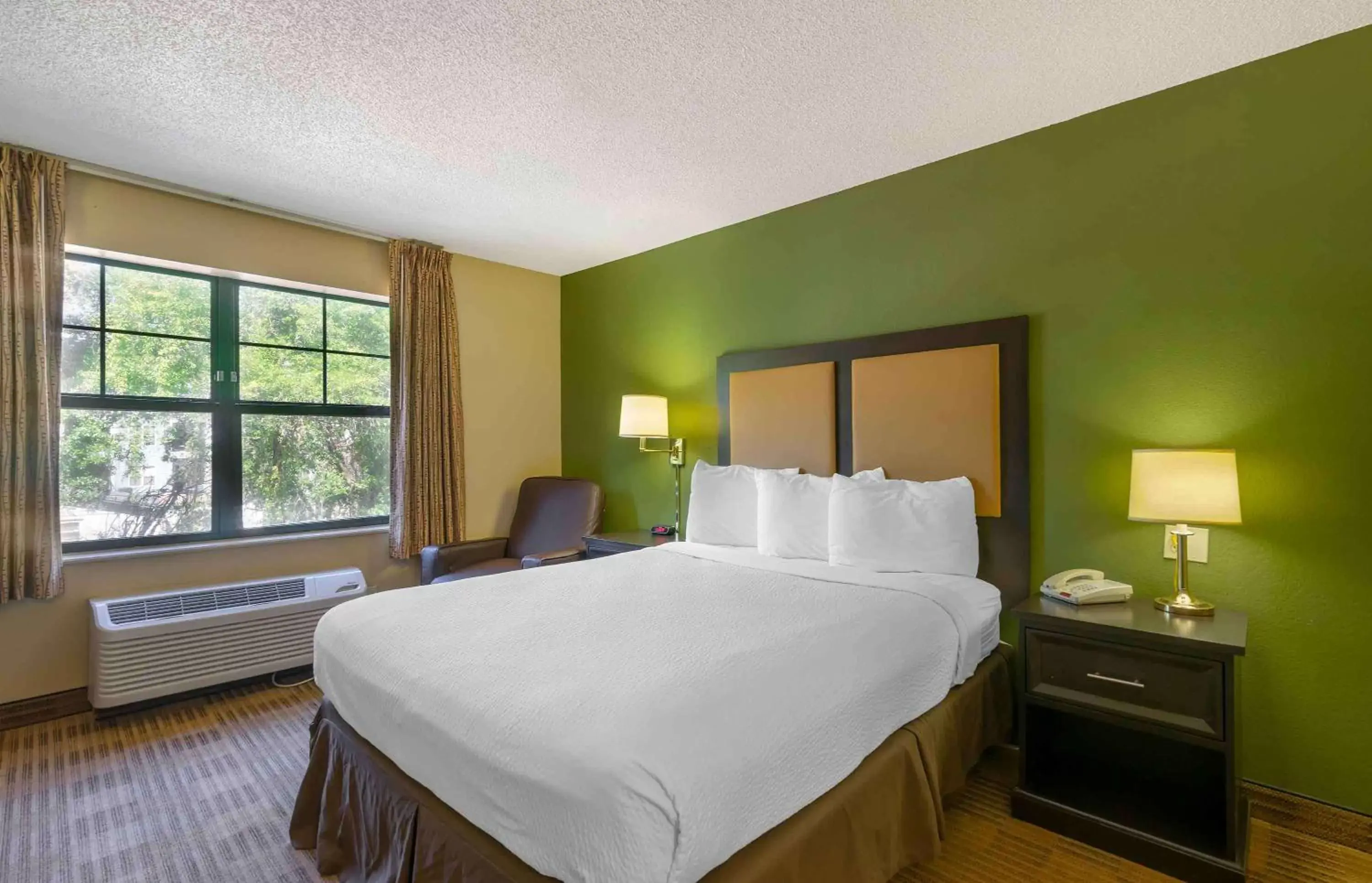 Bedroom, Bed in Extended Stay America Suites - Tampa - Airport - Spruce Street