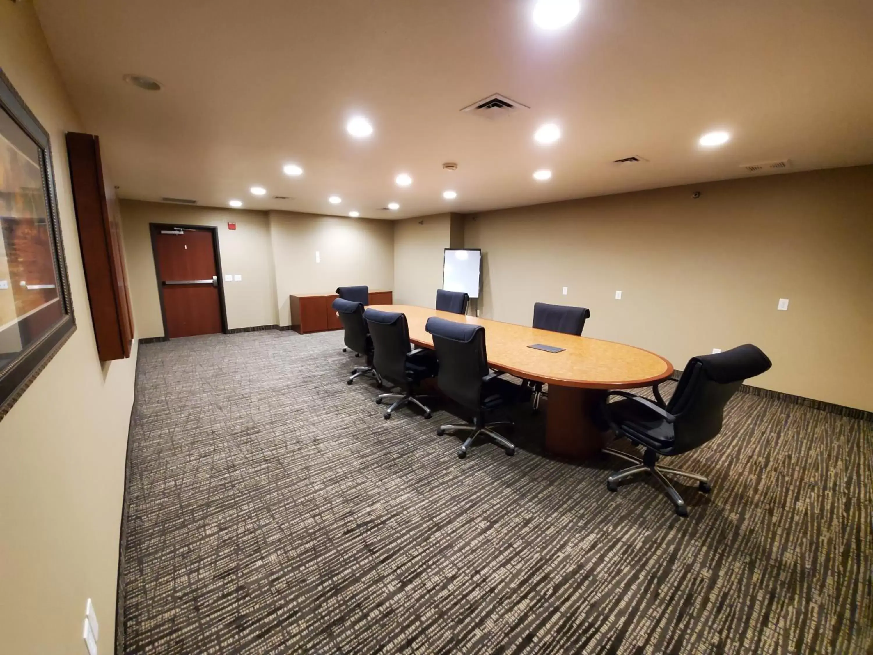 Meeting/conference room, Business Area/Conference Room in Estherville Hotel & Suites