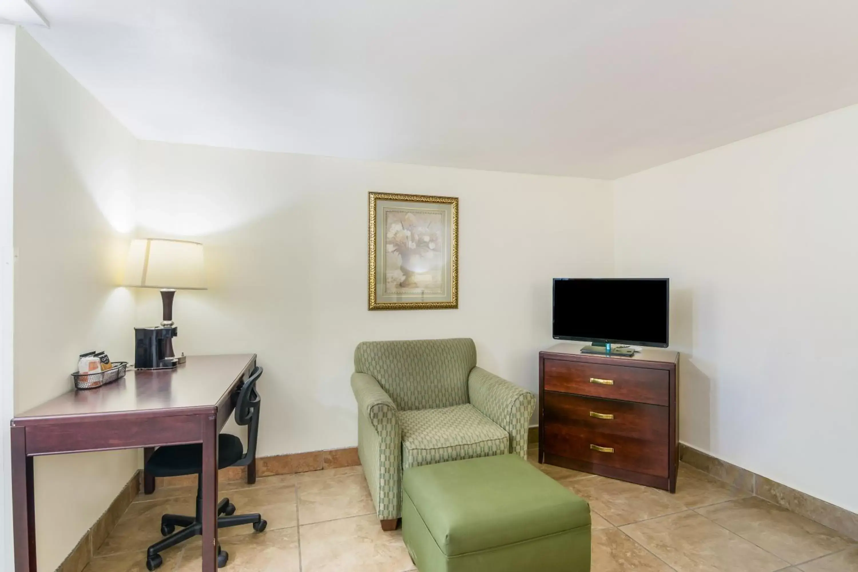 Seating Area in Rodeway Inn & Suites Weedsport NY