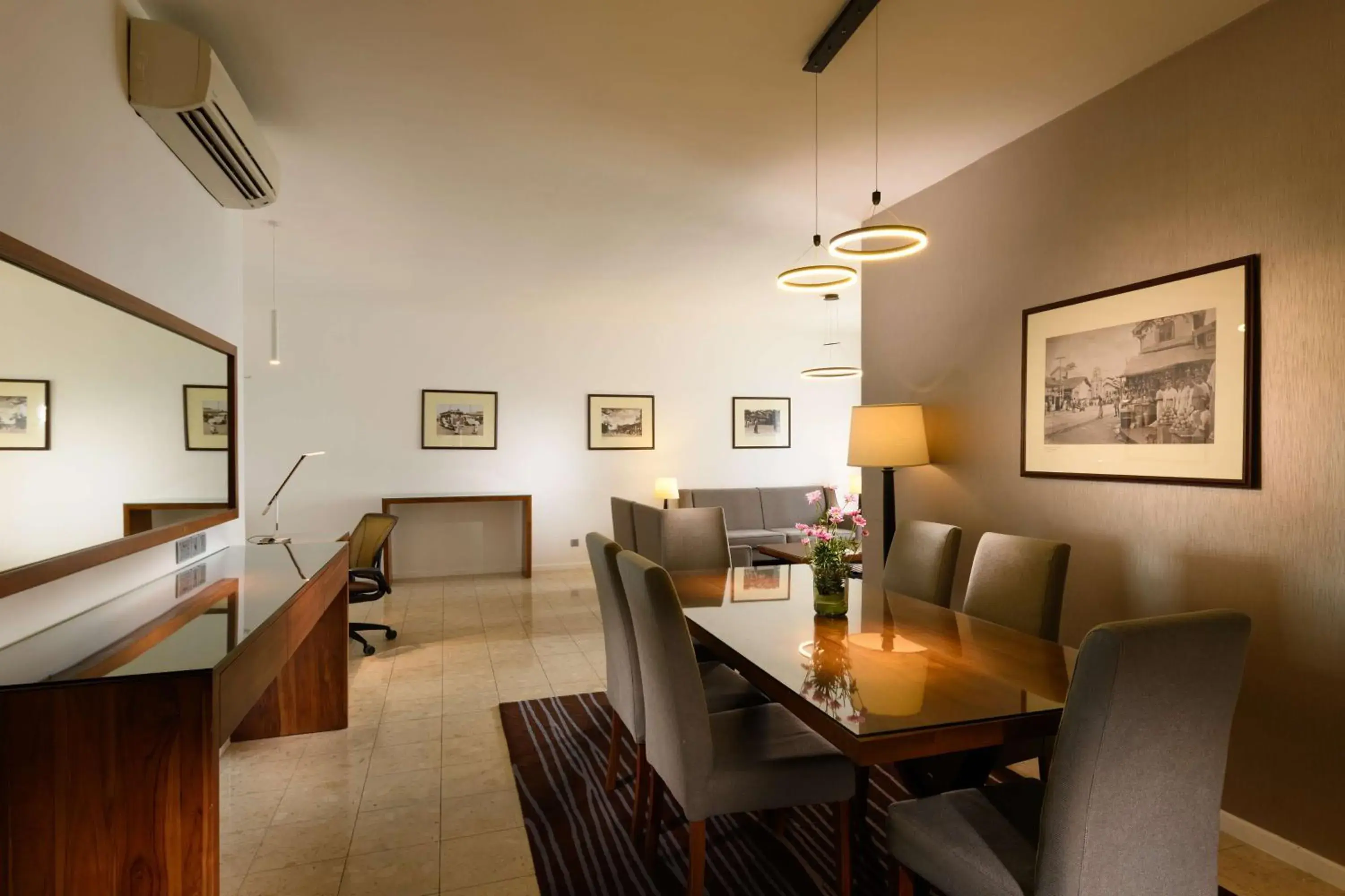 Bedroom, Dining Area in Hilton Colombo Residence