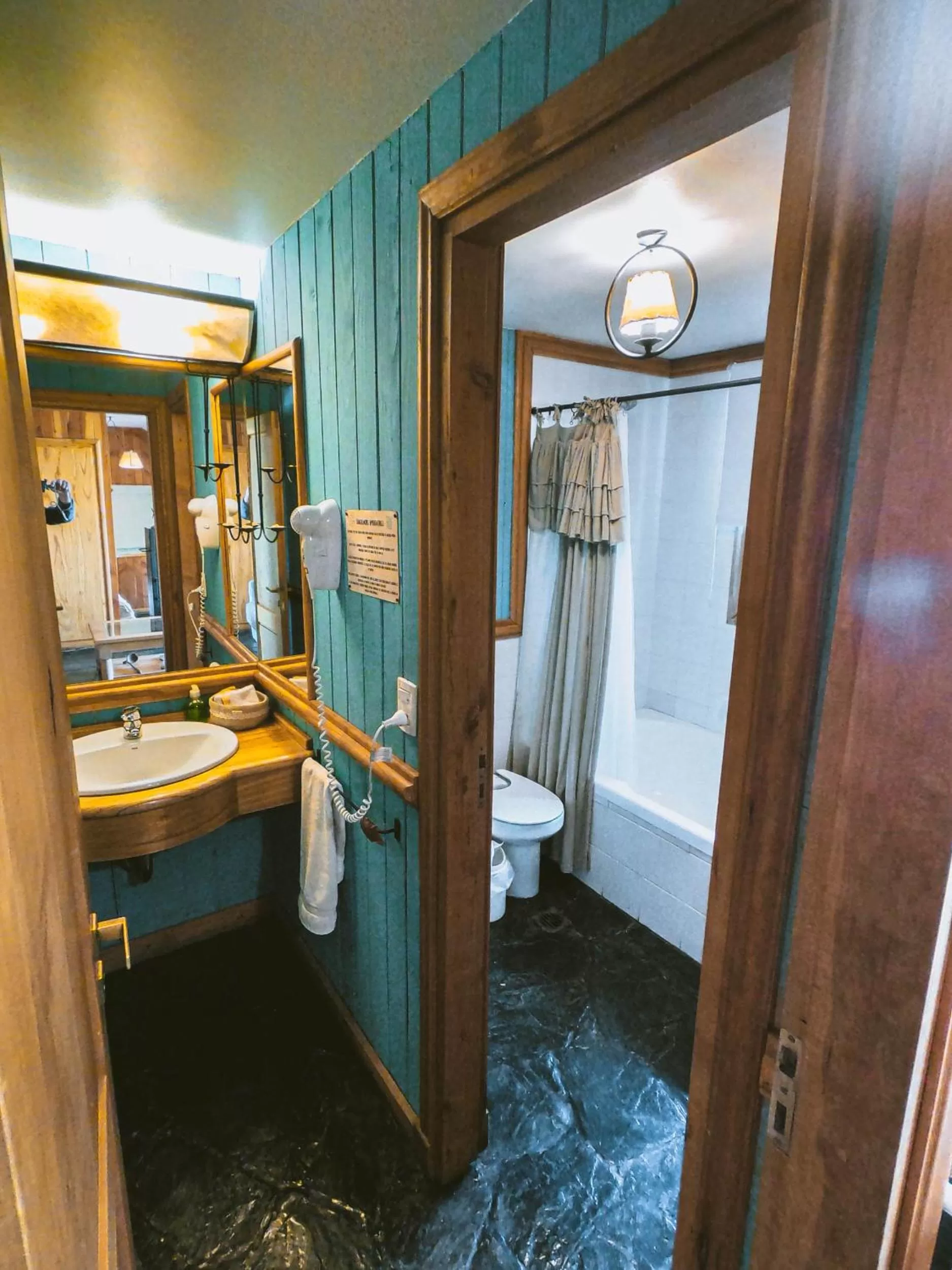 Shower in Arrayan Lake View Mountain Lodge & Casa De Te Arrayan