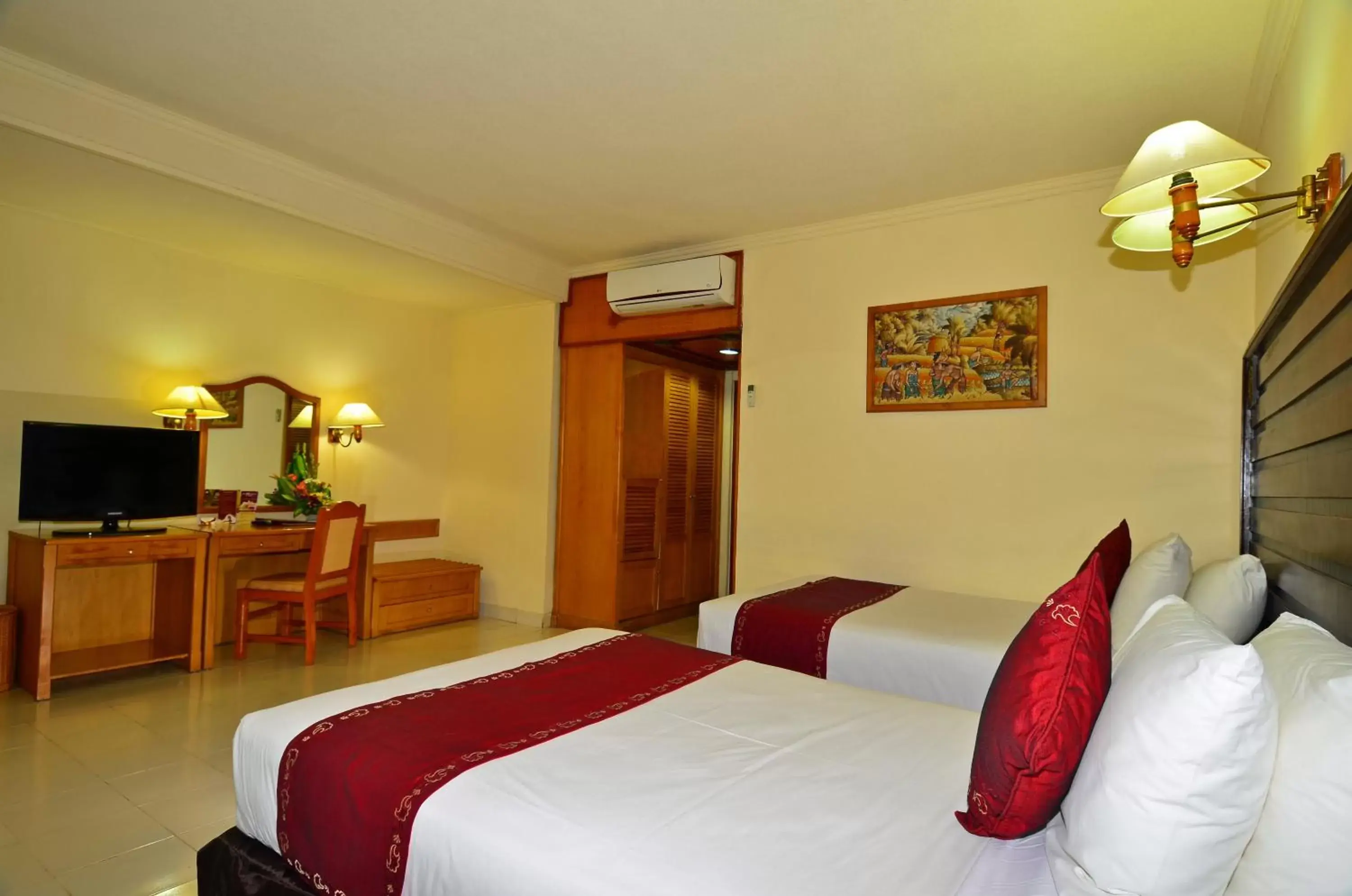 Bedroom, Bed in Inna Sindhu Beach Hotel & Resort