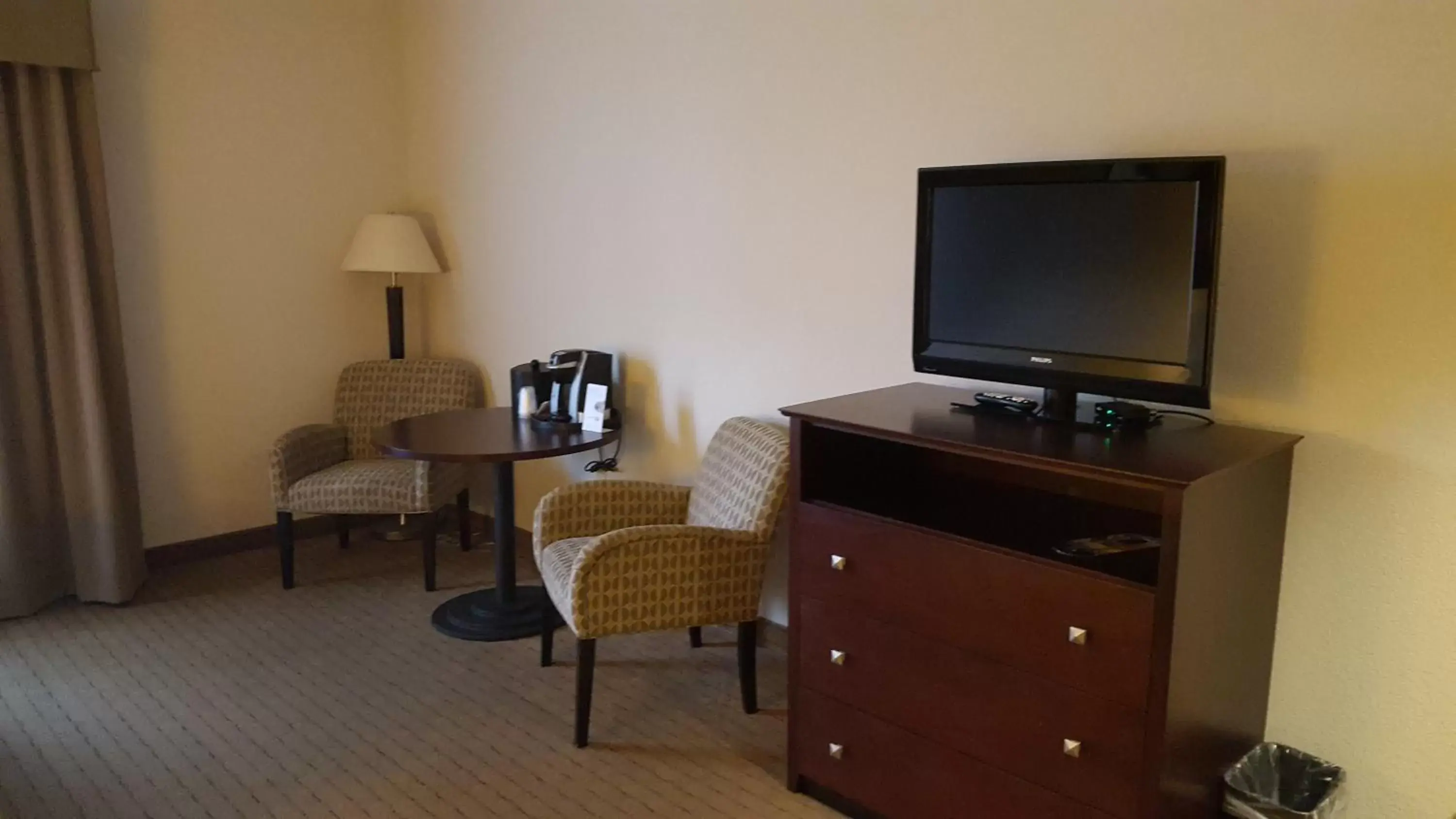 Photo of the whole room, TV/Entertainment Center in Holiday Inn Express Hotel & Suites Antigo, an IHG Hotel