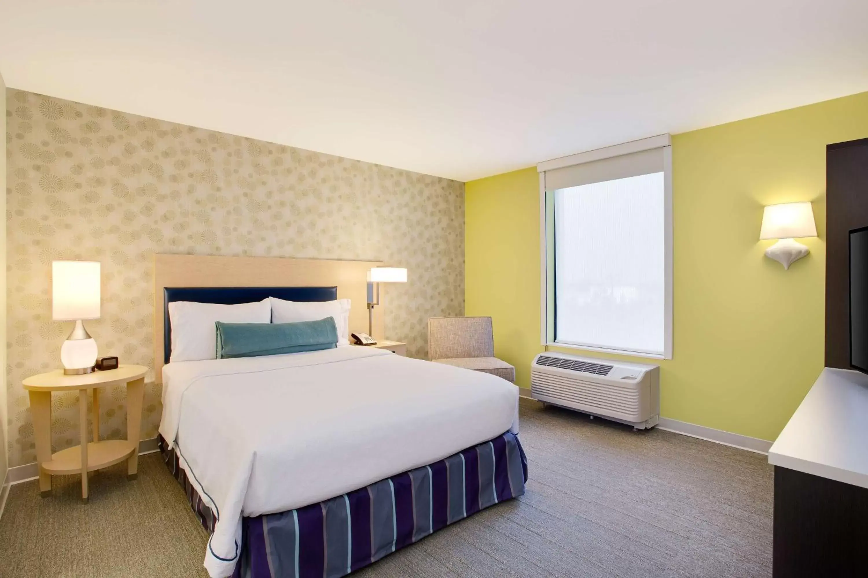 Bedroom, Bed in Home2 Suites By Hilton Chicago Schaumburg