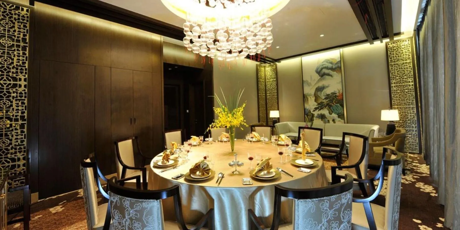 Restaurant/places to eat in Crowne Plaza Huangshan Yucheng by IHG