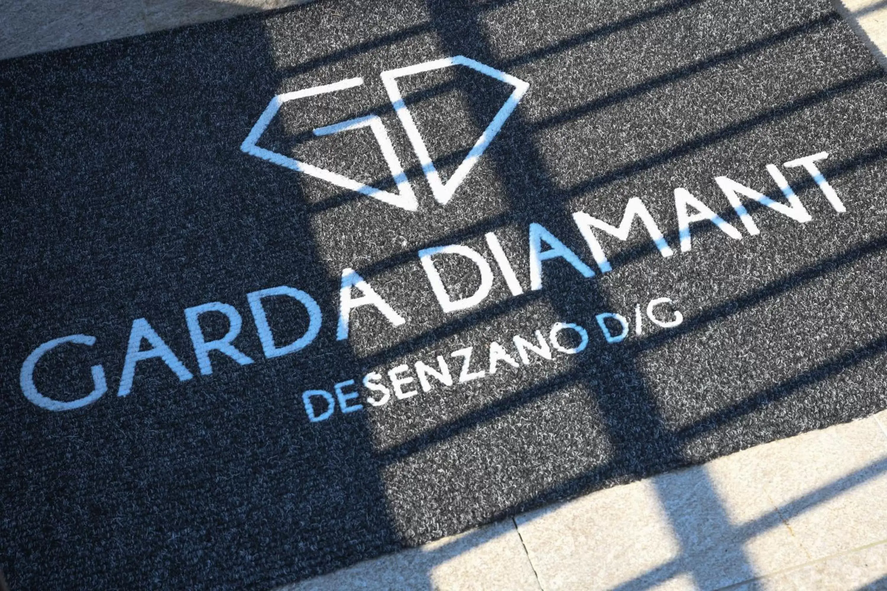 Logo/Certificate/Sign in Garda Diamant