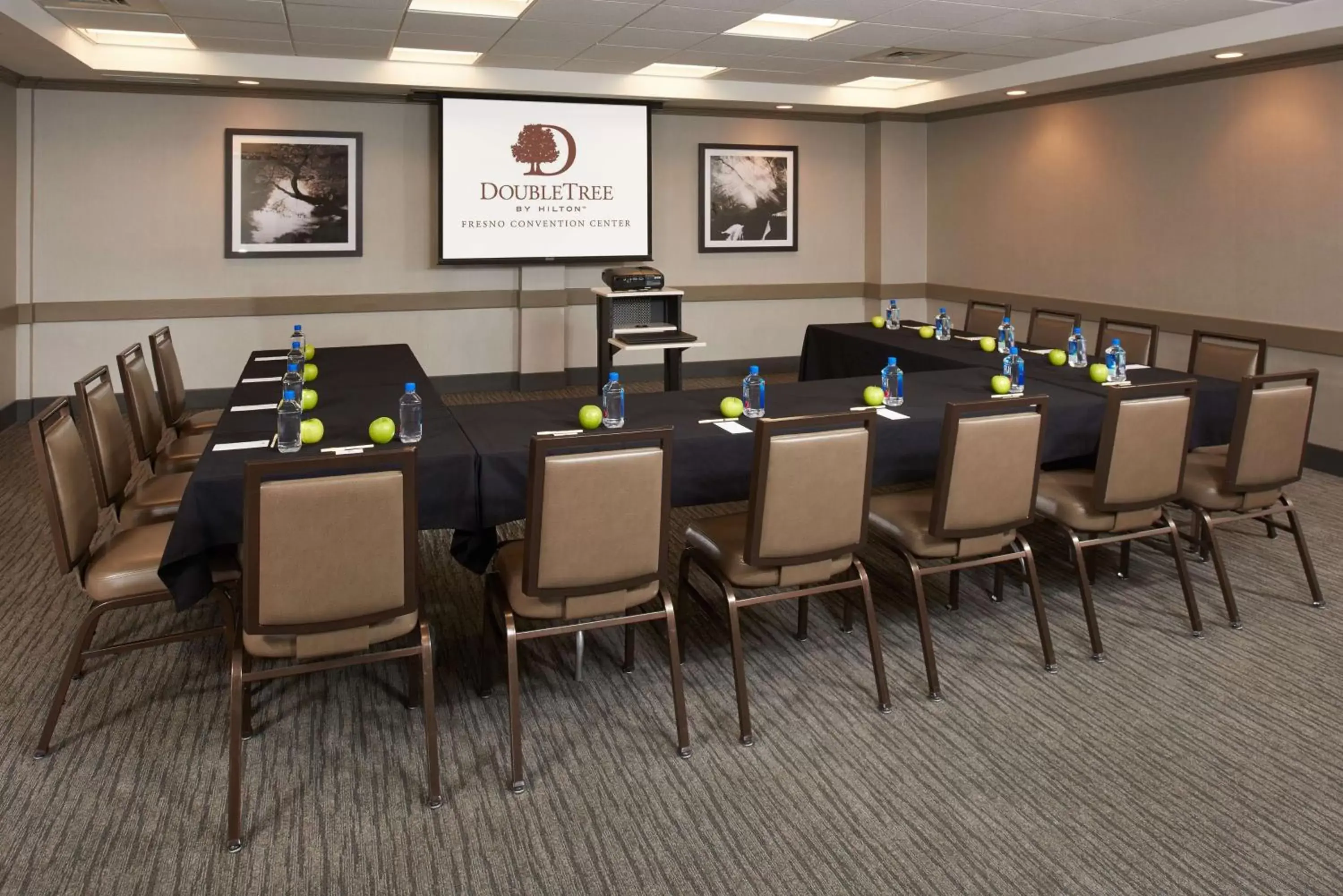 Meeting/conference room in DoubleTree by Hilton Fresno Convention Center