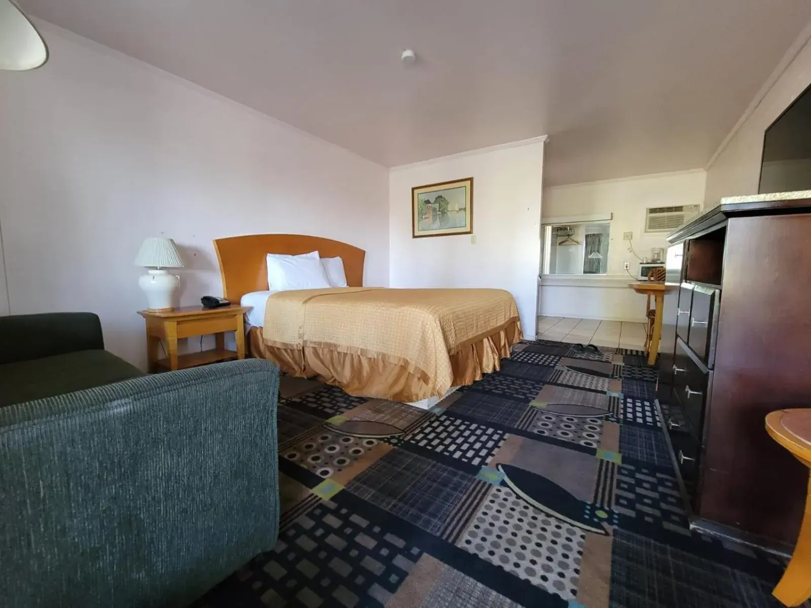 Bedroom in Emerald Inn & Lounge