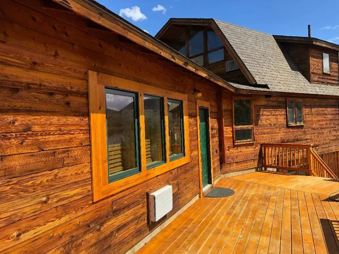 King Studio with Sofa Bed in Yellowstone Gateway Inn King Studio with Sofa Bed in Yellowstone Gateway Inn