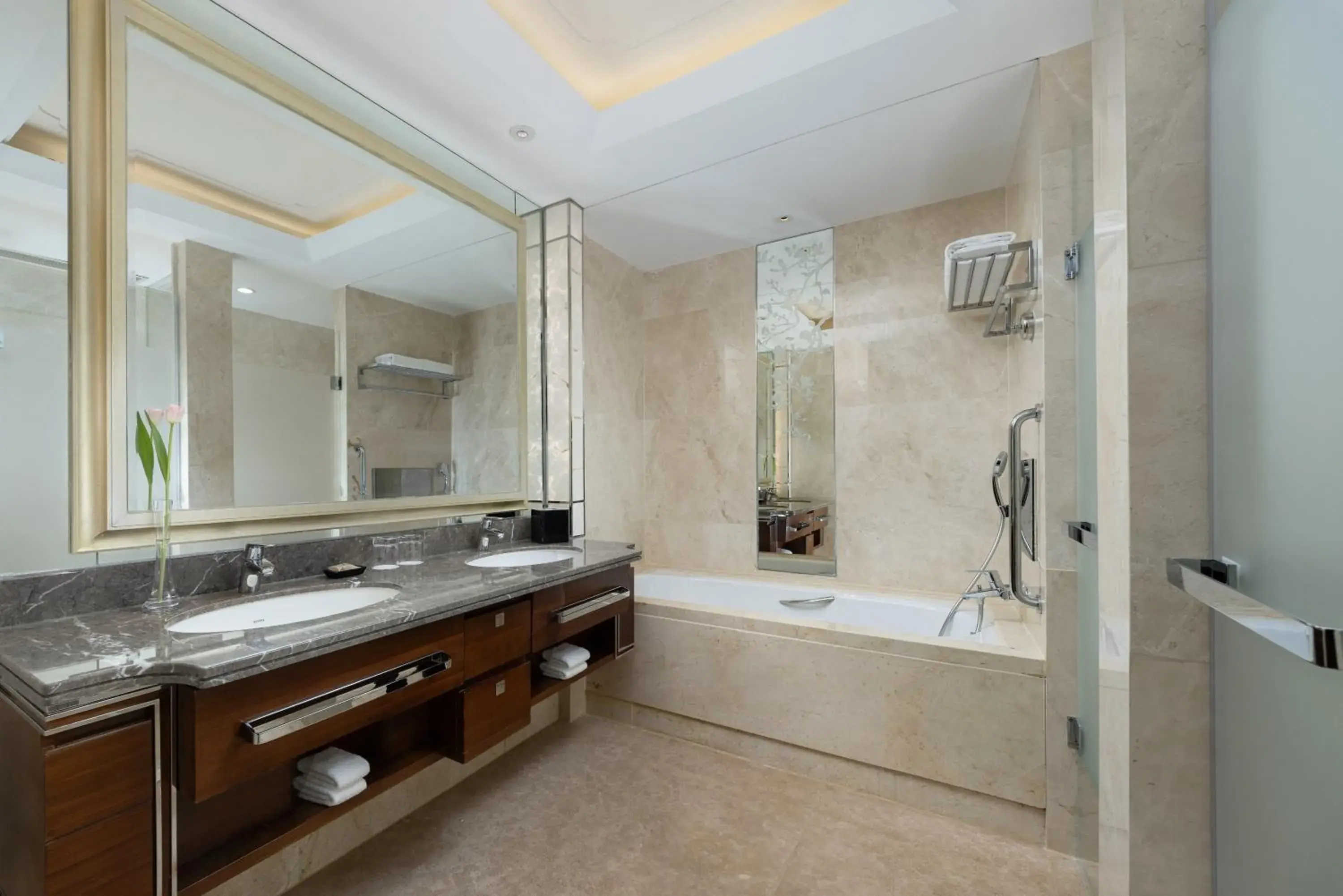 Bathroom in Shangri-La Hefei