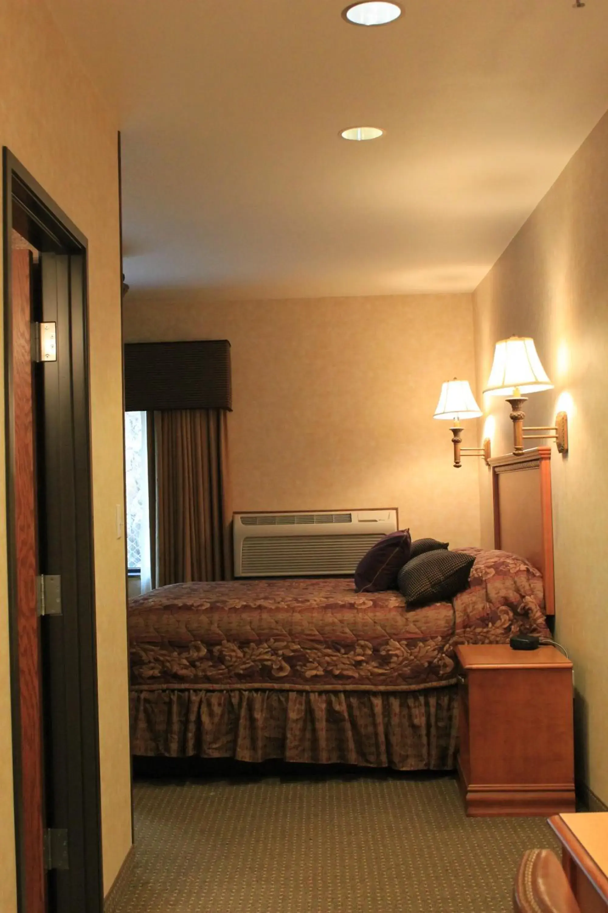 Bed in Rushmore Express & Suites