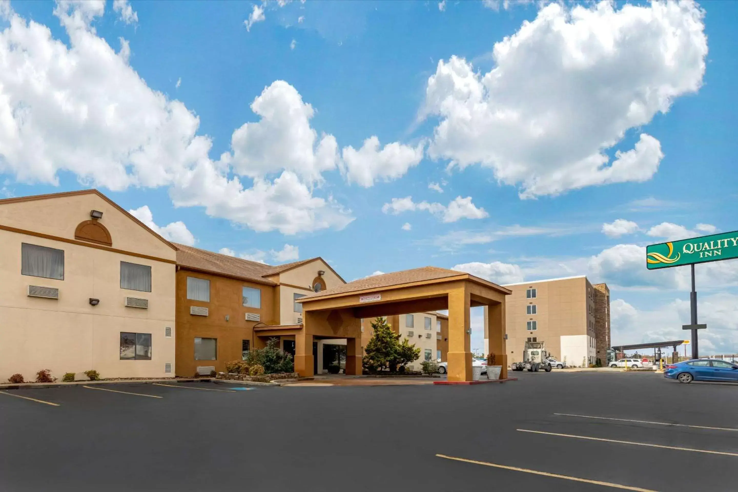 Property building in Quality Inn West Memphis I-40