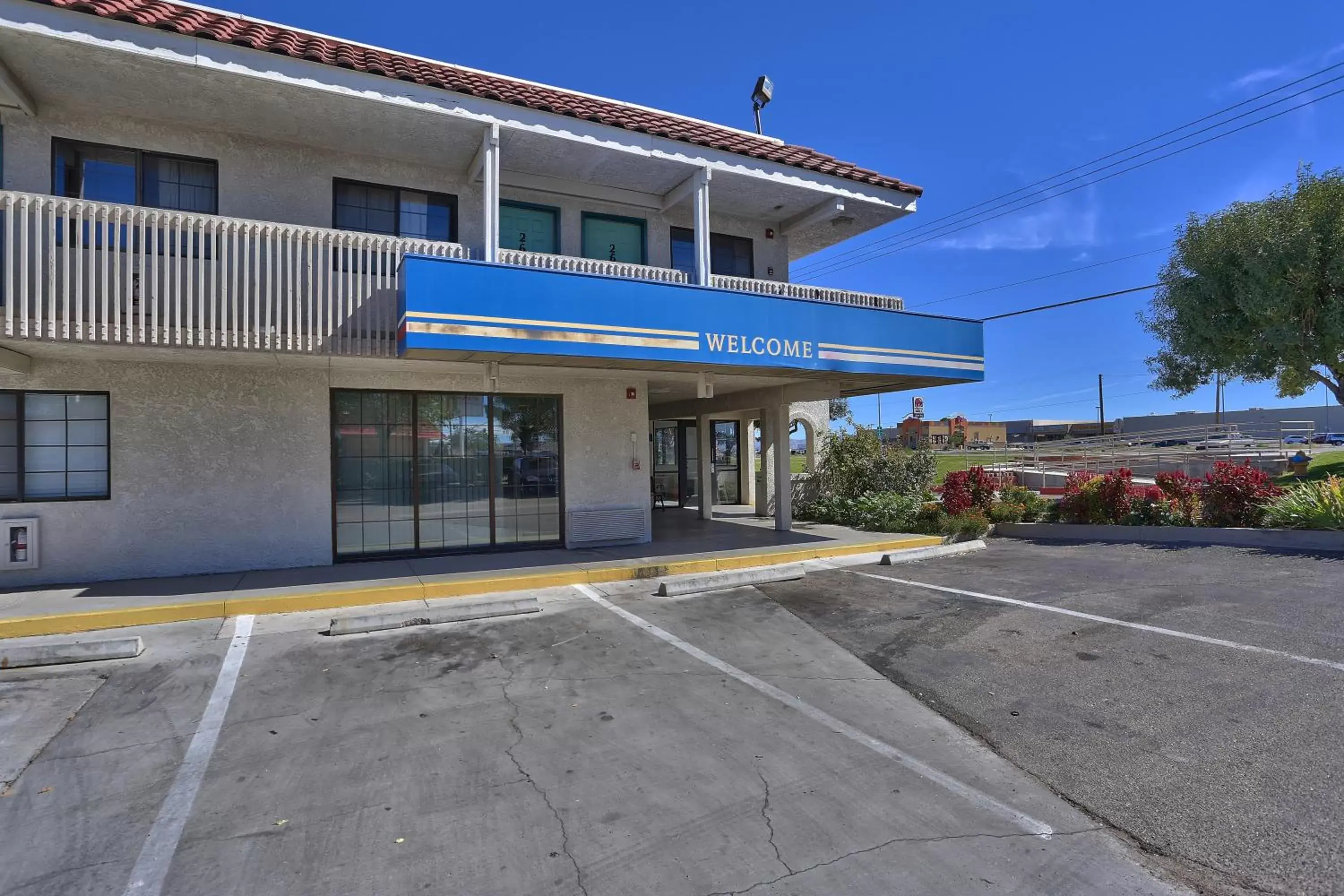 Facade/entrance, Property Building in Motel 6-Kingman, AZ - Route 66 East