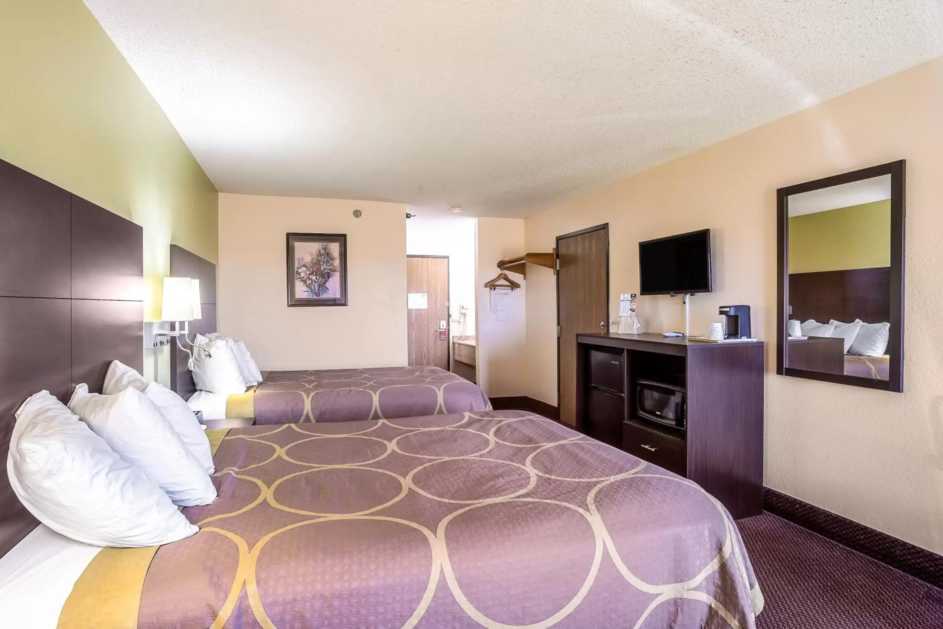 Bedroom, Bed in Americas Best Value Inn-Galesburg