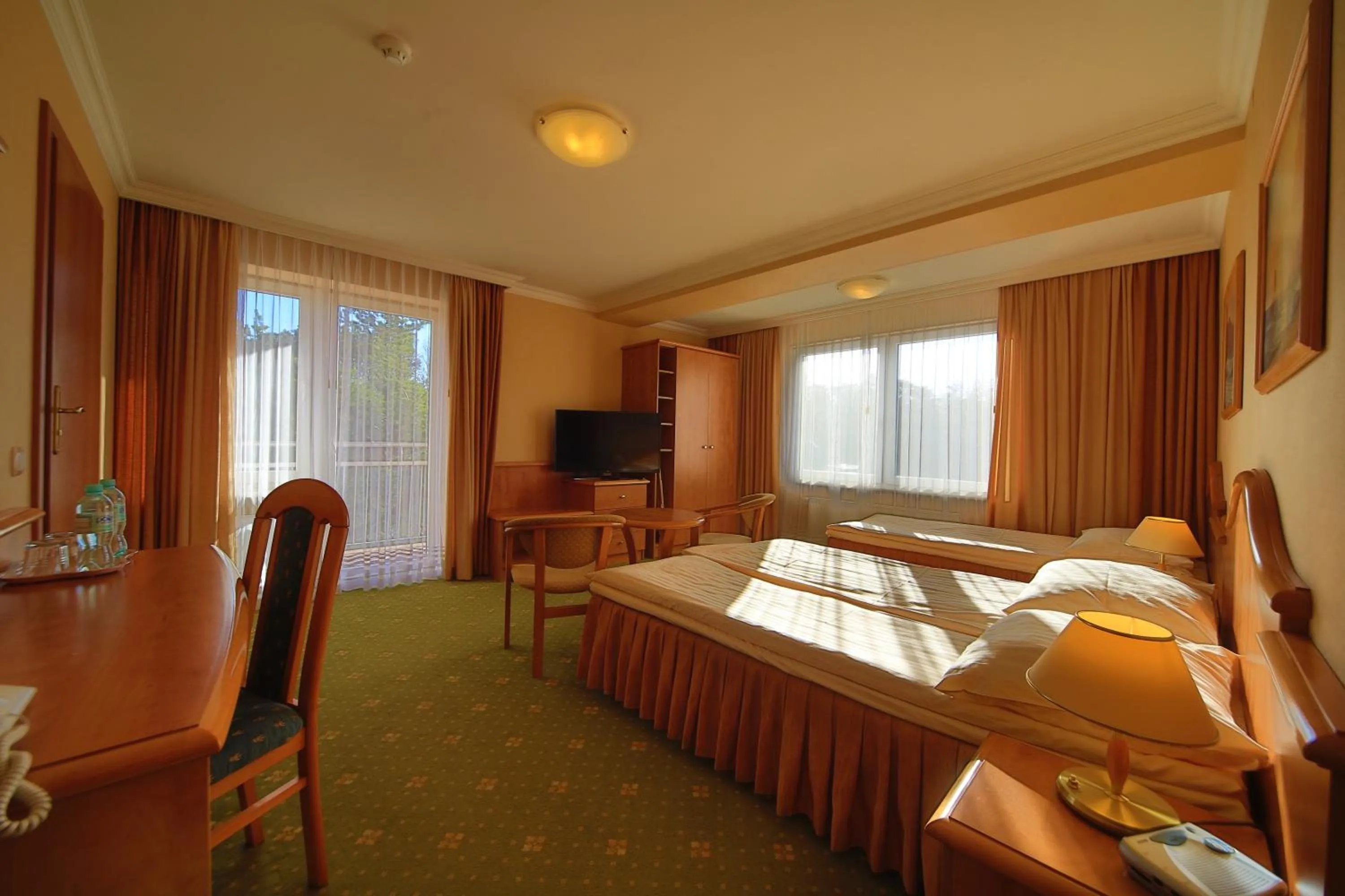 Balcony/Terrace, Bed in Hotel Polaris III