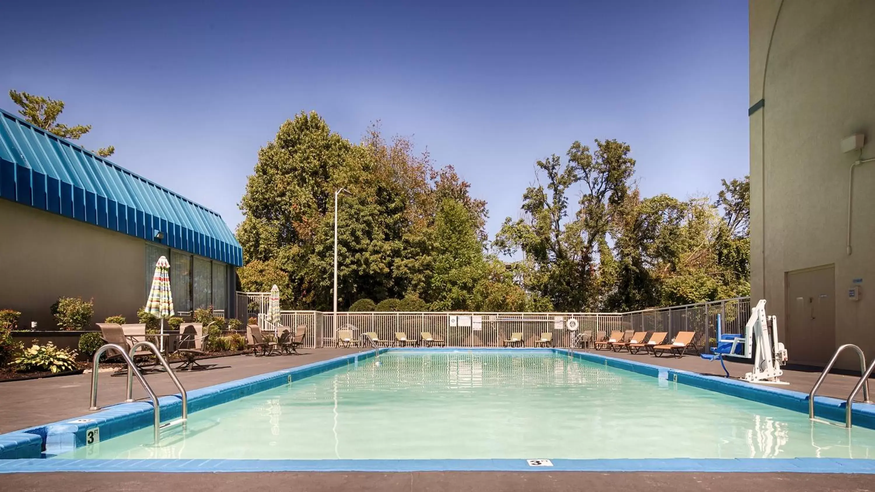 Swimming Pool in Days Inn & Suites by Wyndham Johnson City