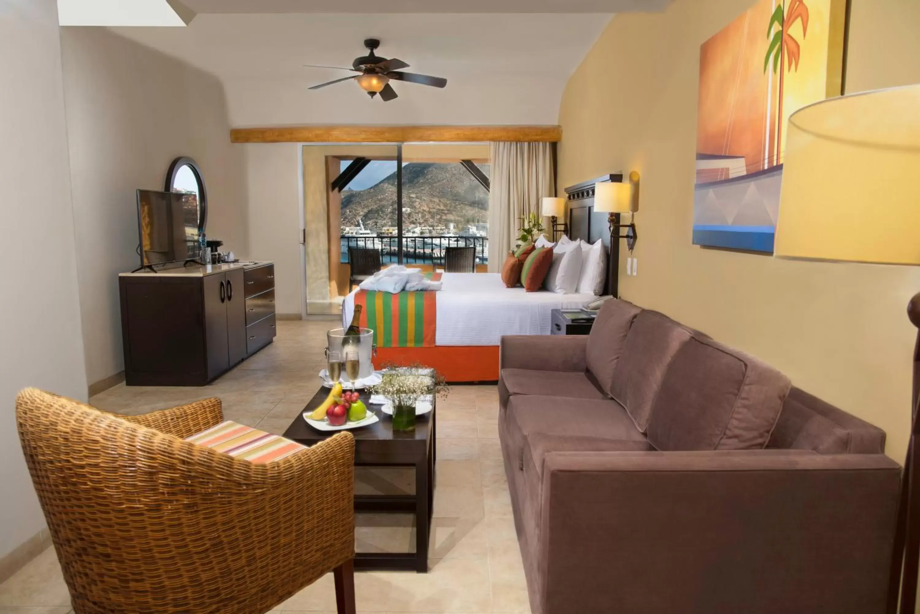 Bed in Hotel Tesoro Los Cabos Bed in Hotel Tesoro Los Cabos