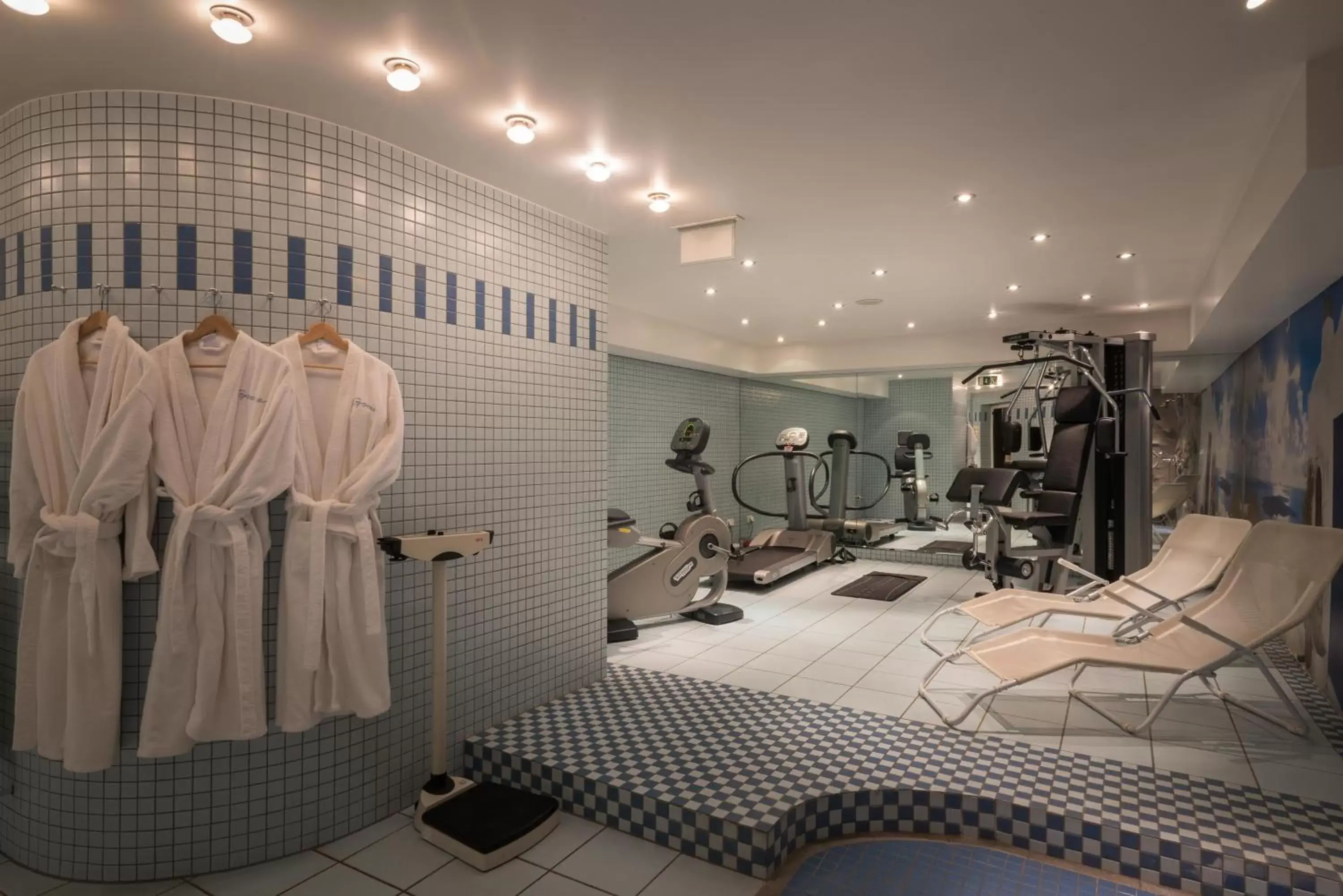 Fitness centre/facilities, Bathroom in Hotel Parc Belair