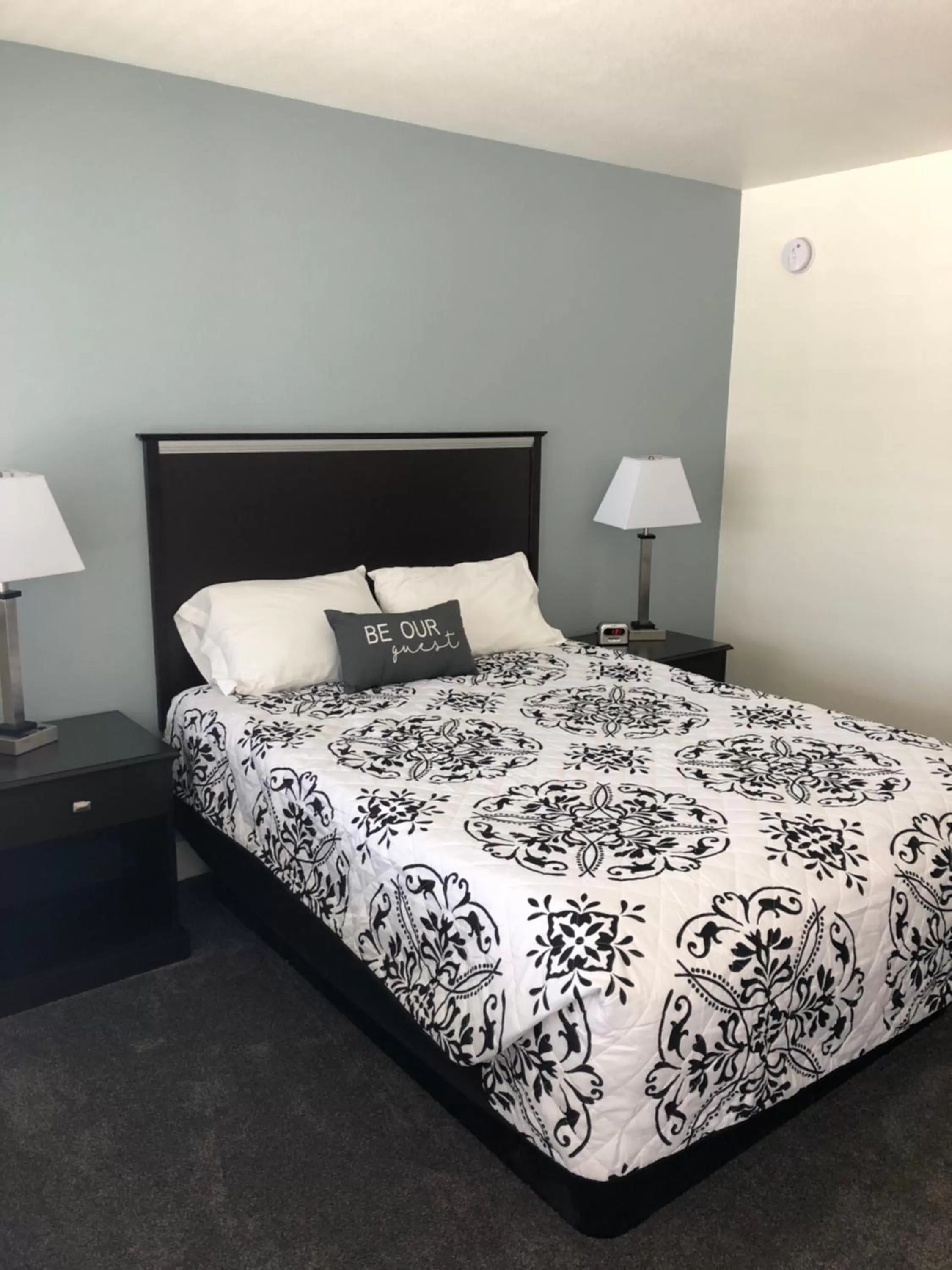 Bed in El Rancho Motel