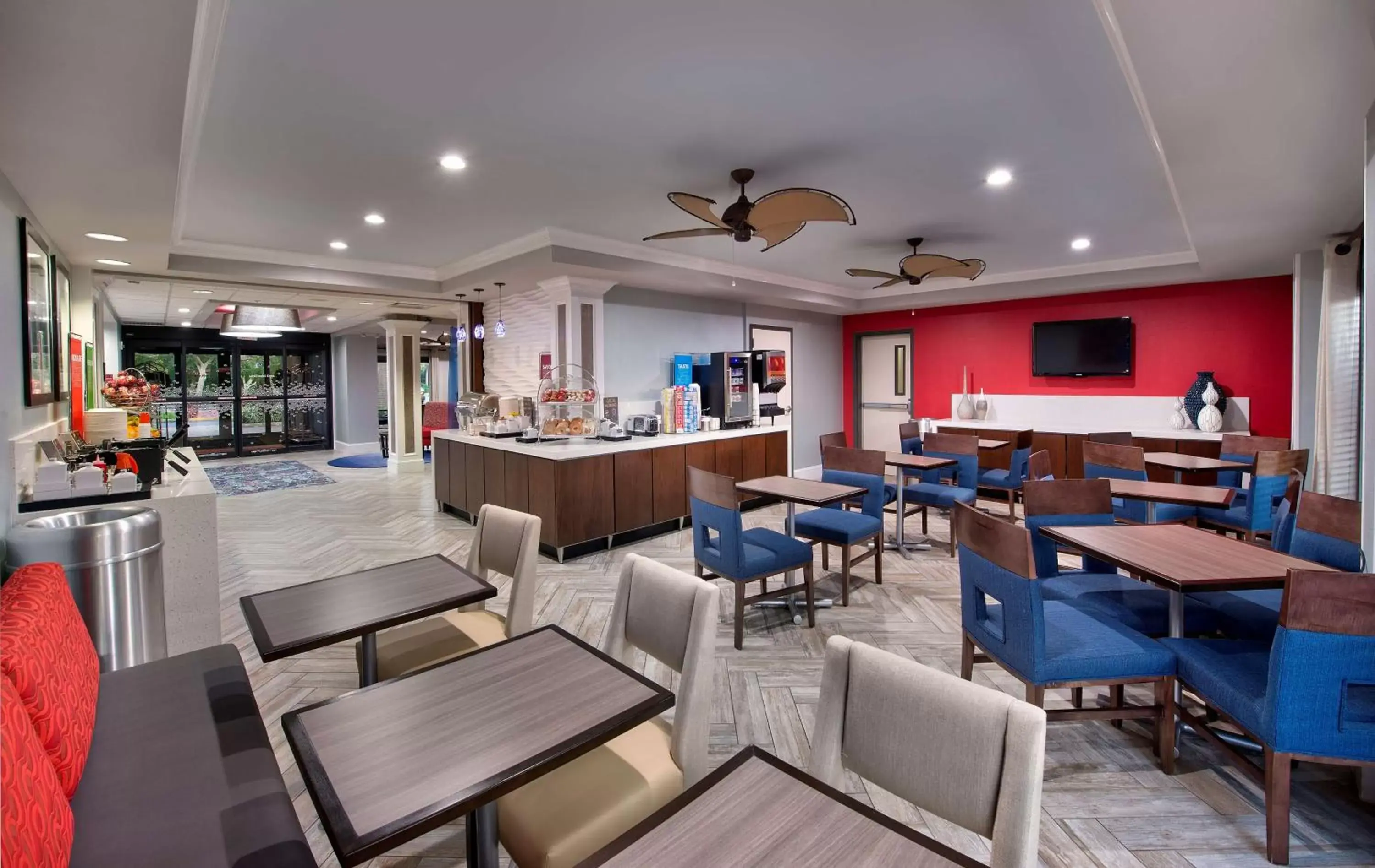 Dining area, Restaurant/Places to Eat in Hampton Inn Naples - I-75