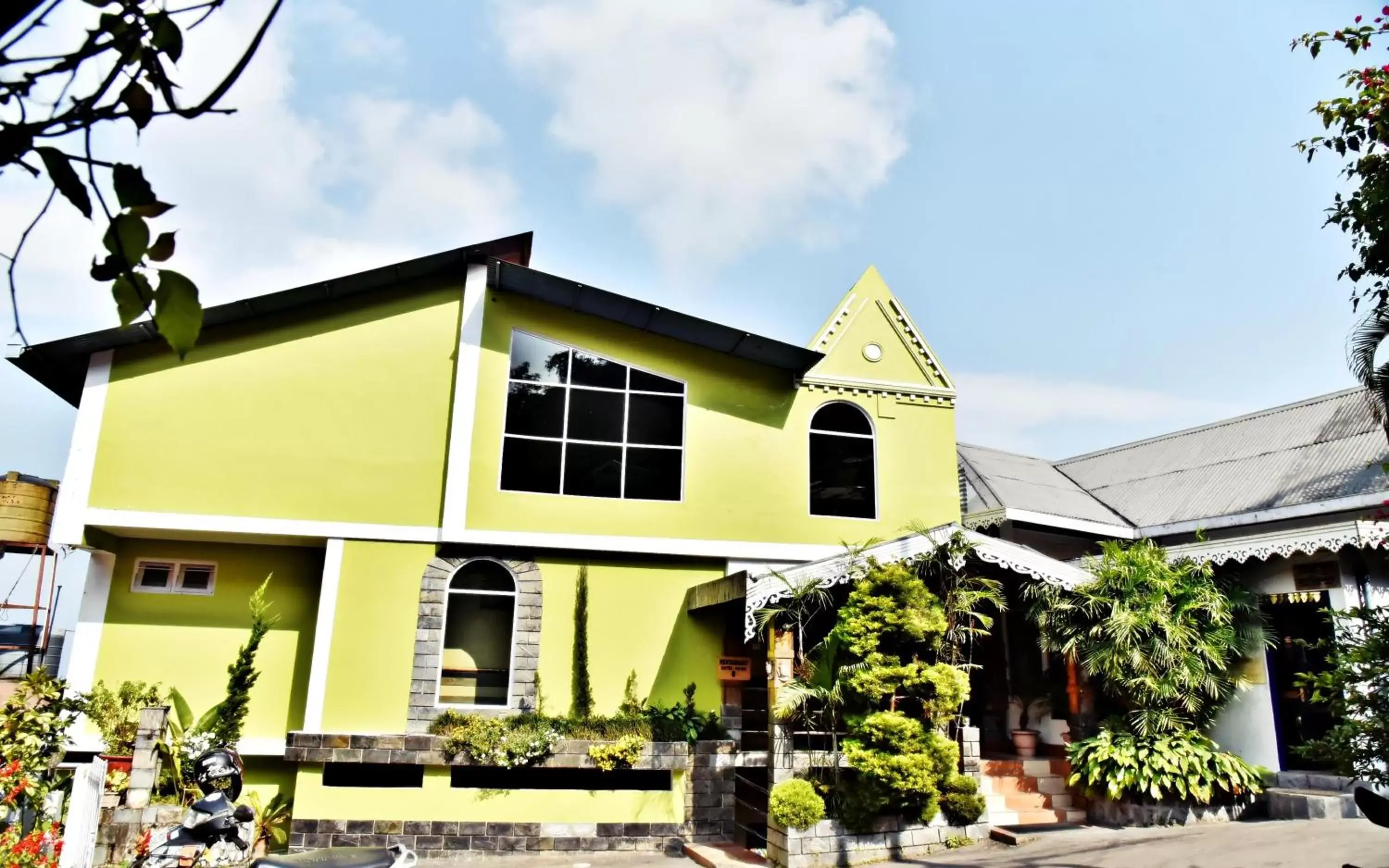 Property building in Sood's Himalayan Vista Property building in Sood's Himalayan Vista